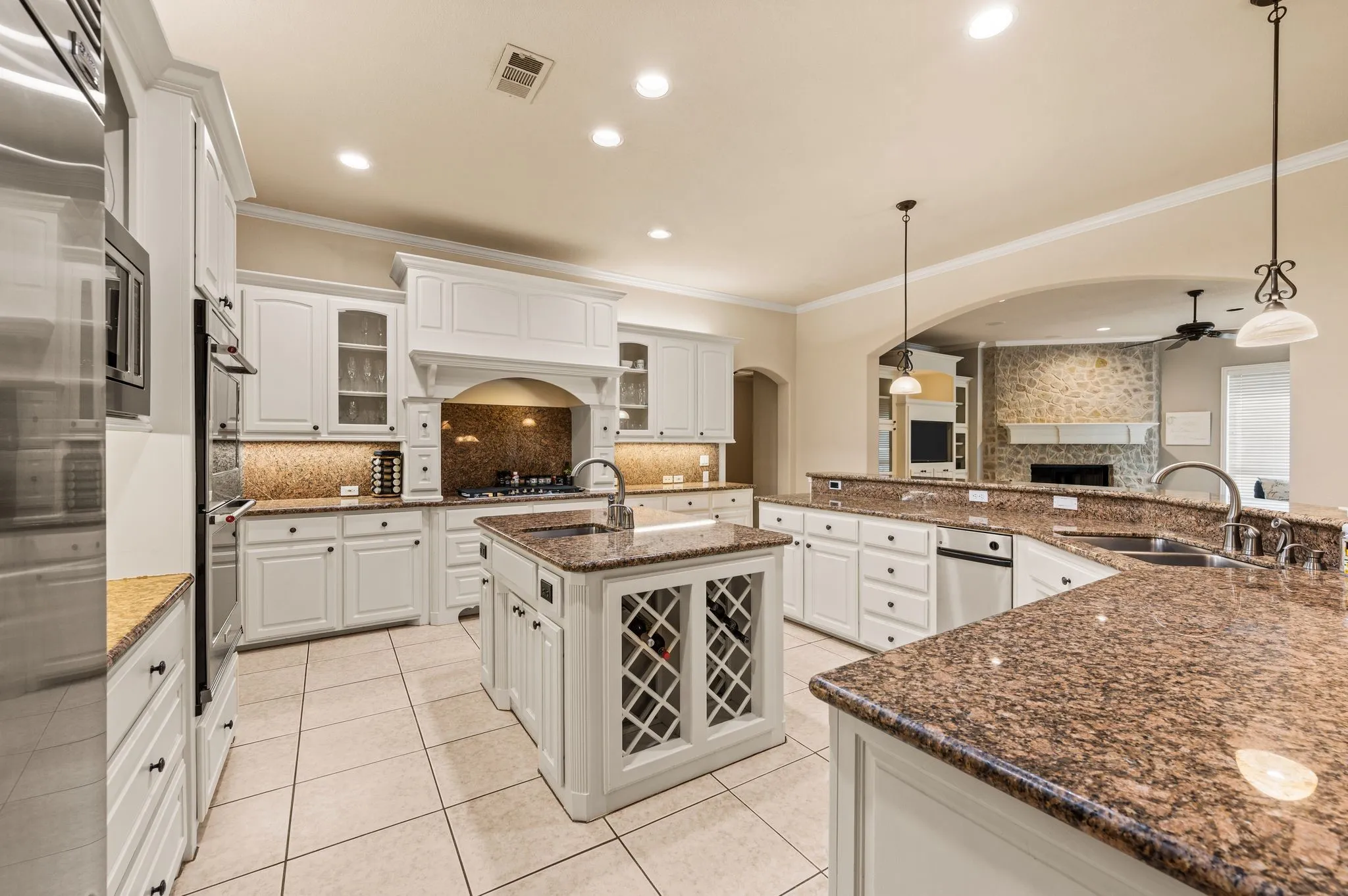 Single Family Residence For Sale in Tarrant County , 533 Round Hollow Lane, Southlake, Texas 76092, 5 Bedroom, 7 Bathroom, 4 Garage spaces, 5,923 Sqft, built in 2000, mls#21373738, Real Estate Agent in Southlake, Homes For Sale in Tarrant county, Homes For Sale in Southlake, Realtor in Southlake Texas, Real Estate Brokerage Independent Realty Texas, Luminita Cordes Realtor