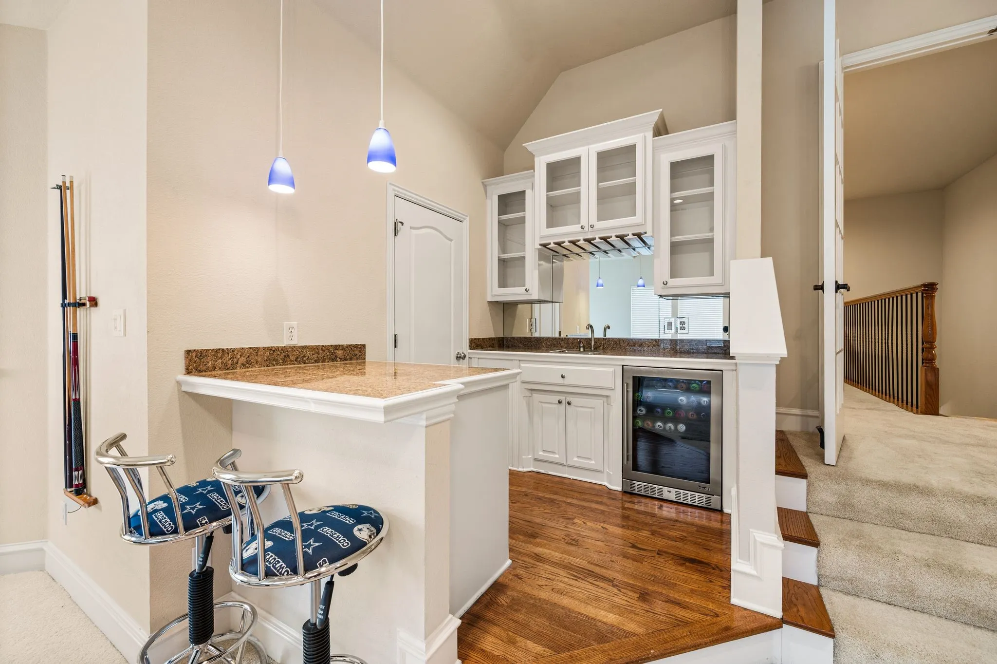 Single Family Residence For Sale in Tarrant County , 533 Round Hollow Lane, Southlake, Texas 76092, 5 Bedroom, 7 Bathroom, 4 Garage spaces, 5,923 Sqft, built in 2000, mls#21373738, Real Estate Agent in Southlake, Homes For Sale in Tarrant county, Homes For Sale in Southlake, Realtor in Southlake Texas, Real Estate Brokerage Independent Realty Texas, Luminita Cordes Realtor