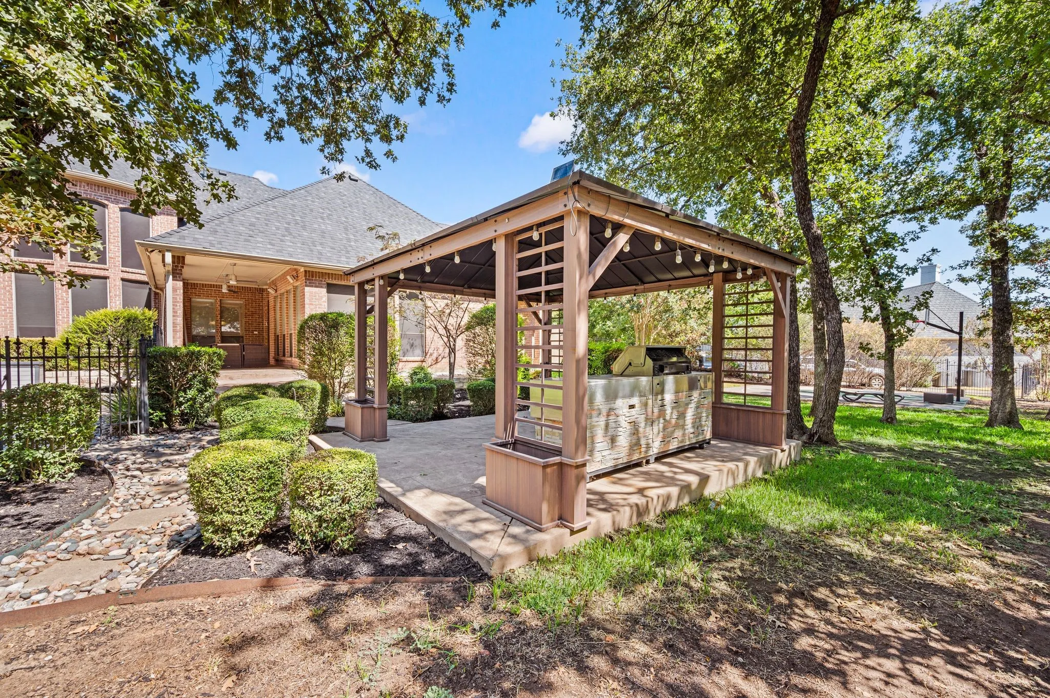 Single Family Residence For Sale in Tarrant County , 533 Round Hollow Lane, Southlake, Texas 76092, 5 Bedroom, 7 Bathroom, 4 Garage spaces, 5,923 Sqft, built in 2000, mls#21373738, Real Estate Agent in Southlake, Homes For Sale in Tarrant county, Homes For Sale in Southlake, Realtor in Southlake Texas, Real Estate Brokerage Independent Realty Texas, Luminita Cordes Realtor