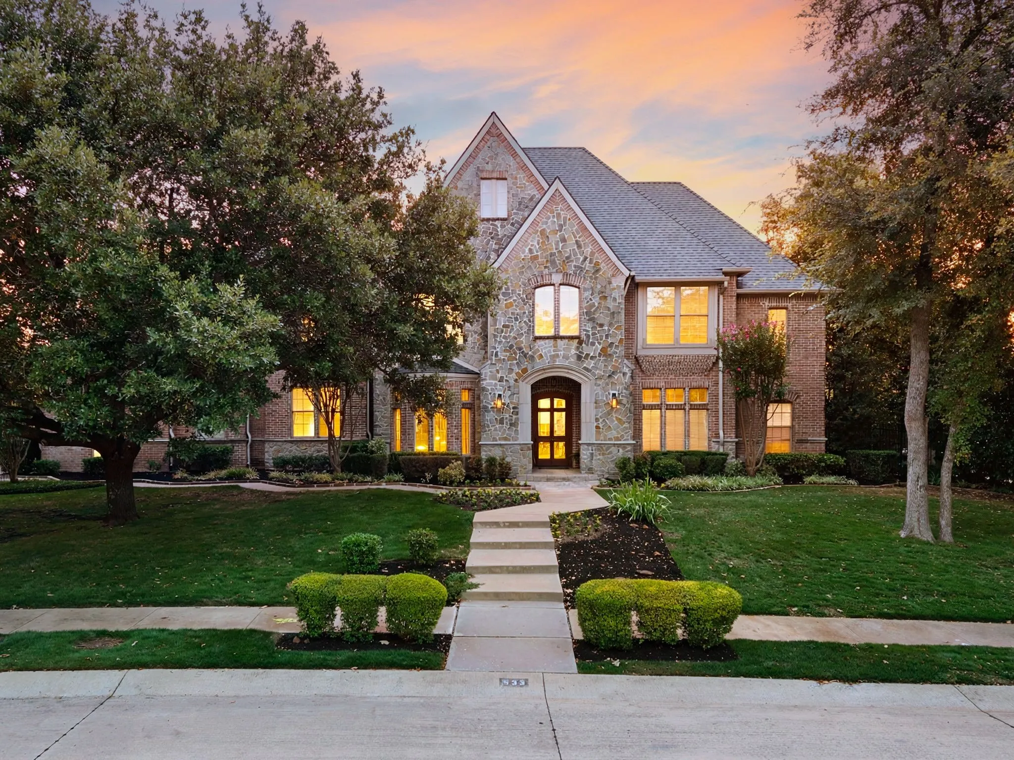 Single Family Residence For Sale in Tarrant County , 533 Round Hollow Lane, Southlake, Texas 76092, 5 Bedroom, 7 Bathroom, 4 Garage spaces, 5,923 Sqft, built in 2000, mls#21373738, Real Estate Agent in Southlake, Homes For Sale in Tarrant county, Homes For Sale in Southlake, Realtor in Southlake Texas, Real Estate Brokerage Independent Realty Texas, Luminita Cordes Realtor