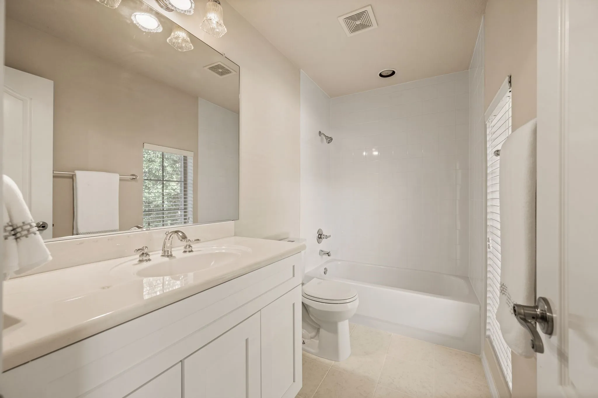 Single Family Residence For Sale in Tarrant County , 533 Round Hollow Lane, Southlake, Texas 76092, 5 Bedroom, 7 Bathroom, 4 Garage spaces, 5,923 Sqft, built in 2000, mls#21373738, Real Estate Agent in Southlake, Homes For Sale in Tarrant county, Homes For Sale in Southlake, Realtor in Southlake Texas, Real Estate Brokerage Independent Realty Texas, Luminita Cordes Realtor