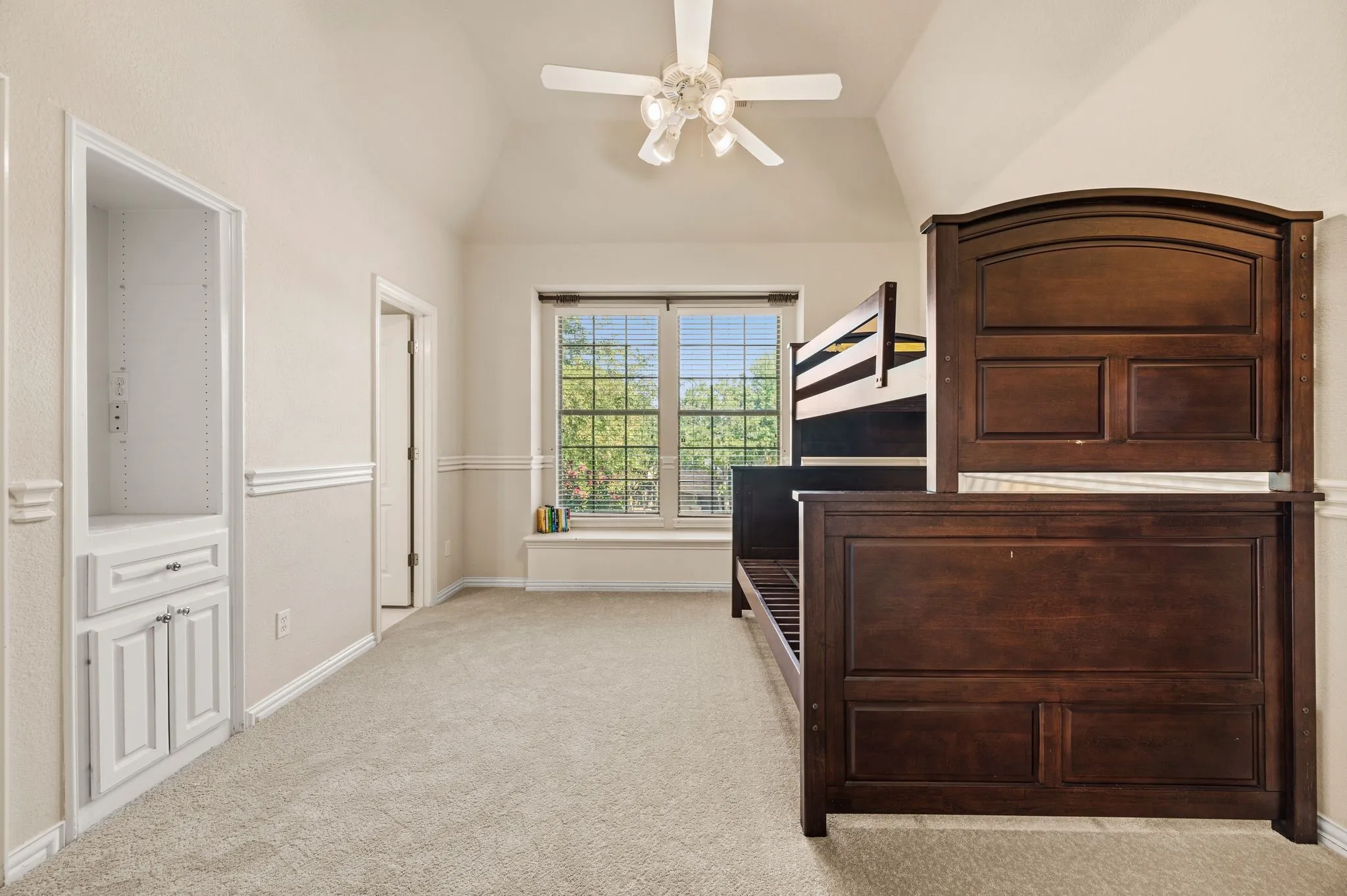 Single Family Residence For Sale in Tarrant County , 533 Round Hollow Lane, Southlake, Texas 76092, 5 Bedroom, 7 Bathroom, 4 Garage spaces, 5,923 Sqft, built in 2000, mls#21373738, Real Estate Agent in Southlake, Homes For Sale in Tarrant county, Homes For Sale in Southlake, Realtor in Southlake Texas, Real Estate Brokerage Independent Realty Texas, Luminita Cordes Realtor