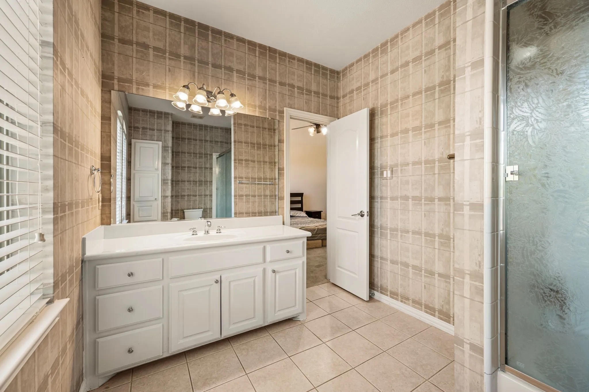 Single Family Residence For Sale in Tarrant County , 533 Round Hollow Lane, Southlake, Texas 76092, 5 Bedroom, 7 Bathroom, 4 Garage spaces, 5,923 Sqft, built in 2000, mls#21373738, Real Estate Agent in Southlake, Homes For Sale in Tarrant county, Homes For Sale in Southlake, Realtor in Southlake Texas, Real Estate Brokerage Independent Realty Texas, Luminita Cordes Realtor