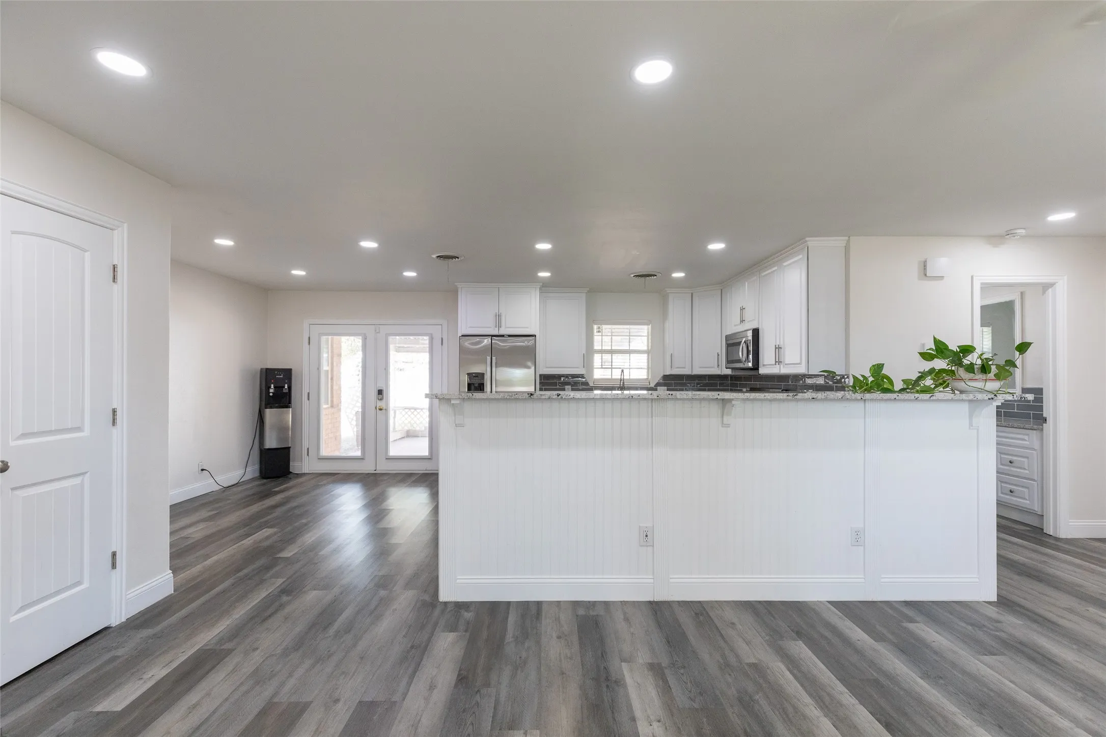 Single Family Residence For Sale in Taylor County , 2001 Minter Lane, Abilene, Texas 79603, 3 Bedroom, 2 Bathroom, 2 Garage spaces, 1,802 Sqft, built in 1962, mls#21378404, Real Estate Agent in Abilene, Homes For Sale in Taylor county, Homes For Sale in Abilene, Realtor in Abilene Texas, Real Estate Brokerage Independent Realty Texas, Luminita Cordes Realtor