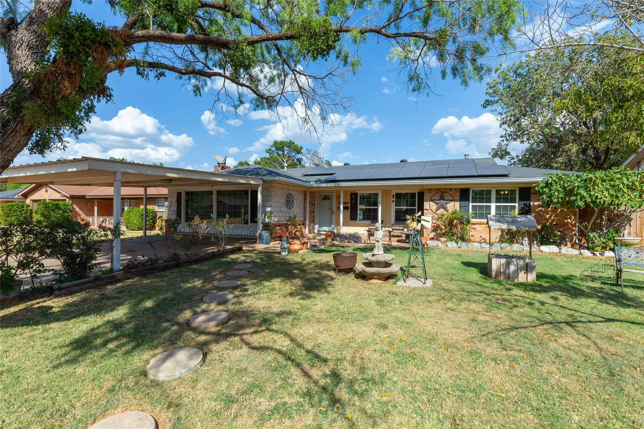Single Family Residence For Sale in Taylor County , 2001 Minter Lane, Abilene, Texas 79603, 3 Bedroom, 2 Bathroom, 2 Garage spaces, 1,802 Sqft, built in 1962, mls#21378404, Real Estate Agent in Abilene, Homes For Sale in Taylor county, Homes For Sale in Abilene, Realtor in Abilene Texas, Real Estate Brokerage Independent Realty Texas, Luminita Cordes Realtor
