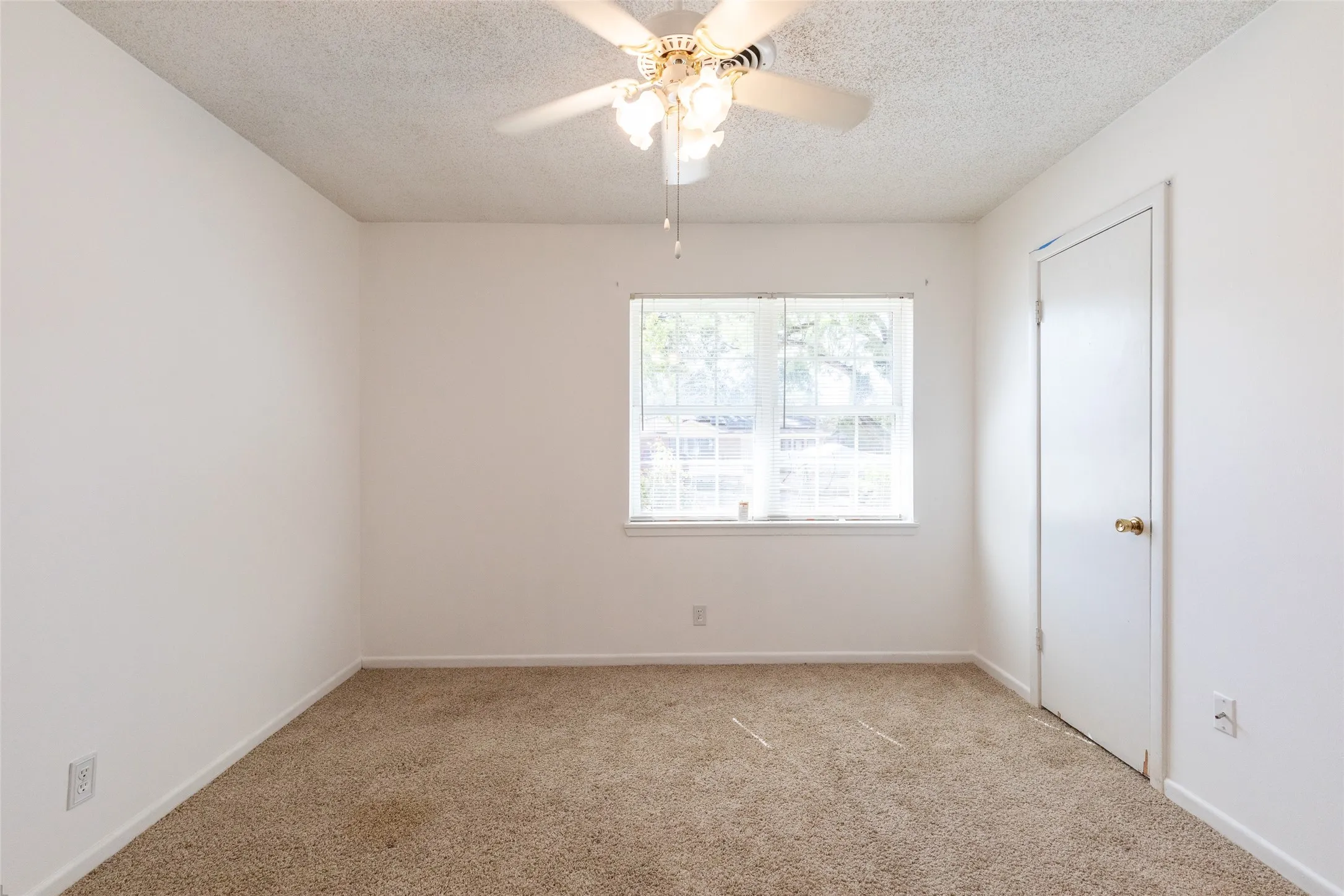 Single Family Residence For Sale in Taylor County , 2001 Minter Lane, Abilene, Texas 79603, 3 Bedroom, 2 Bathroom, 2 Garage spaces, 1,802 Sqft, built in 1962, mls#21378404, Real Estate Agent in Abilene, Homes For Sale in Taylor county, Homes For Sale in Abilene, Realtor in Abilene Texas, Real Estate Brokerage Independent Realty Texas, Luminita Cordes Realtor