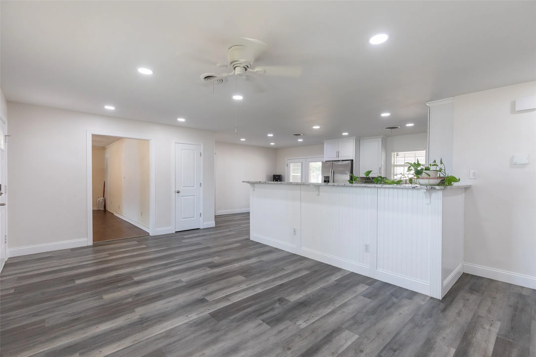 Single Family Residence For Sale in Taylor County , 2001 Minter Lane, Abilene, Texas 79603, 3 Bedroom, 2 Bathroom, 2 Garage spaces, 1,802 Sqft, built in 1962, mls#21378404, Real Estate Agent in Abilene, Homes For Sale in Taylor county, Homes For Sale in Abilene, Realtor in Abilene Texas, Real Estate Brokerage Independent Realty Texas, Luminita Cordes Realtor
