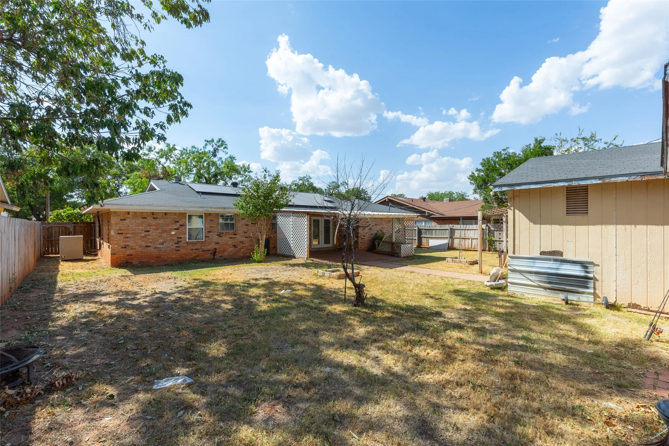 Single Family Residence For Sale in Taylor County , 2001 Minter Lane, Abilene, Texas 79603, 3 Bedroom, 2 Bathroom, 2 Garage spaces, 1,802 Sqft, built in 1962, mls#21378404, Real Estate Agent in Abilene, Homes For Sale in Taylor county, Homes For Sale in Abilene, Realtor in Abilene Texas, Real Estate Brokerage Independent Realty Texas, Luminita Cordes Realtor