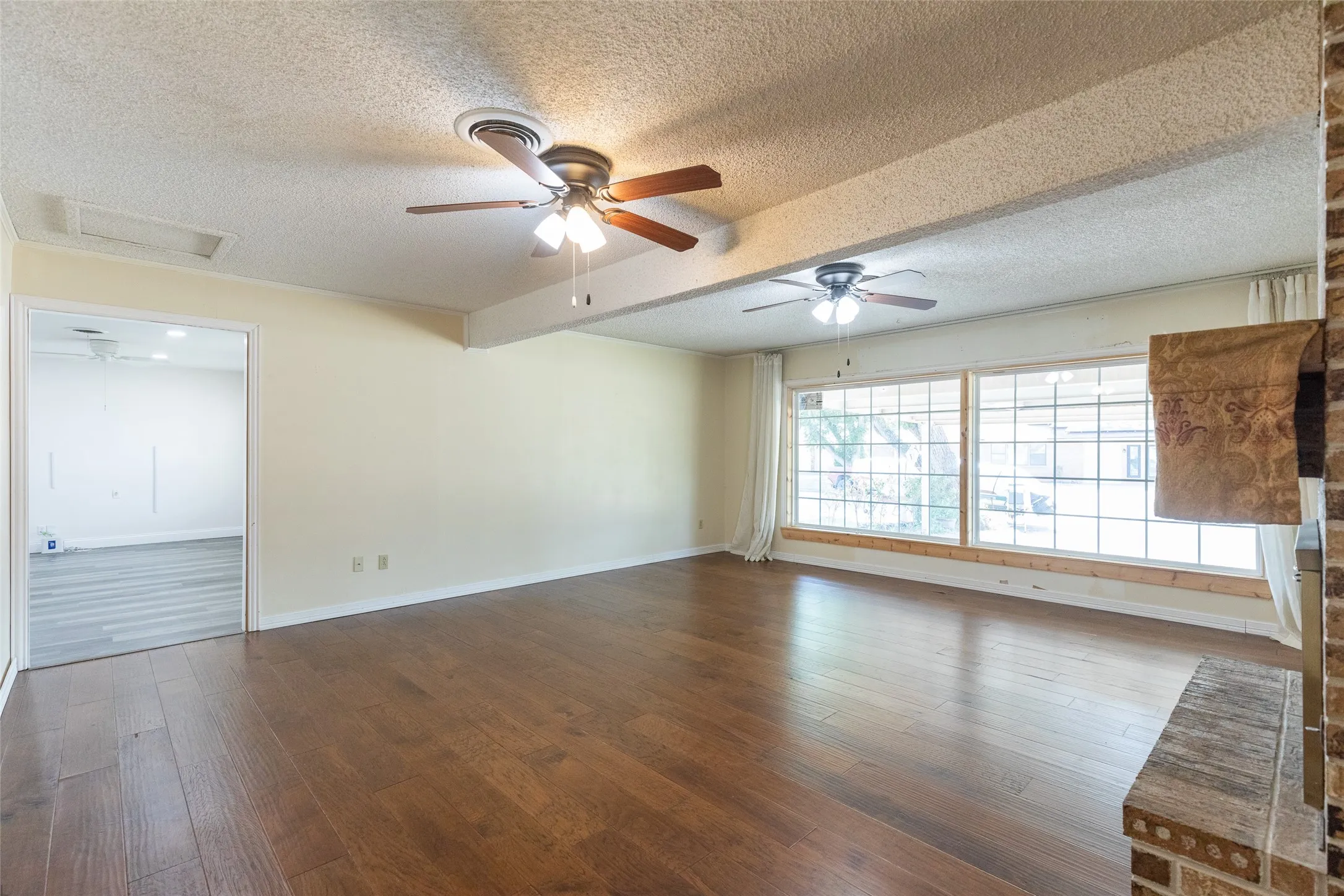 Single Family Residence For Sale in Taylor County , 2001 Minter Lane, Abilene, Texas 79603, 3 Bedroom, 2 Bathroom, 2 Garage spaces, 1,802 Sqft, built in 1962, mls#21378404, Real Estate Agent in Abilene, Homes For Sale in Taylor county, Homes For Sale in Abilene, Realtor in Abilene Texas, Real Estate Brokerage Independent Realty Texas, Luminita Cordes Realtor