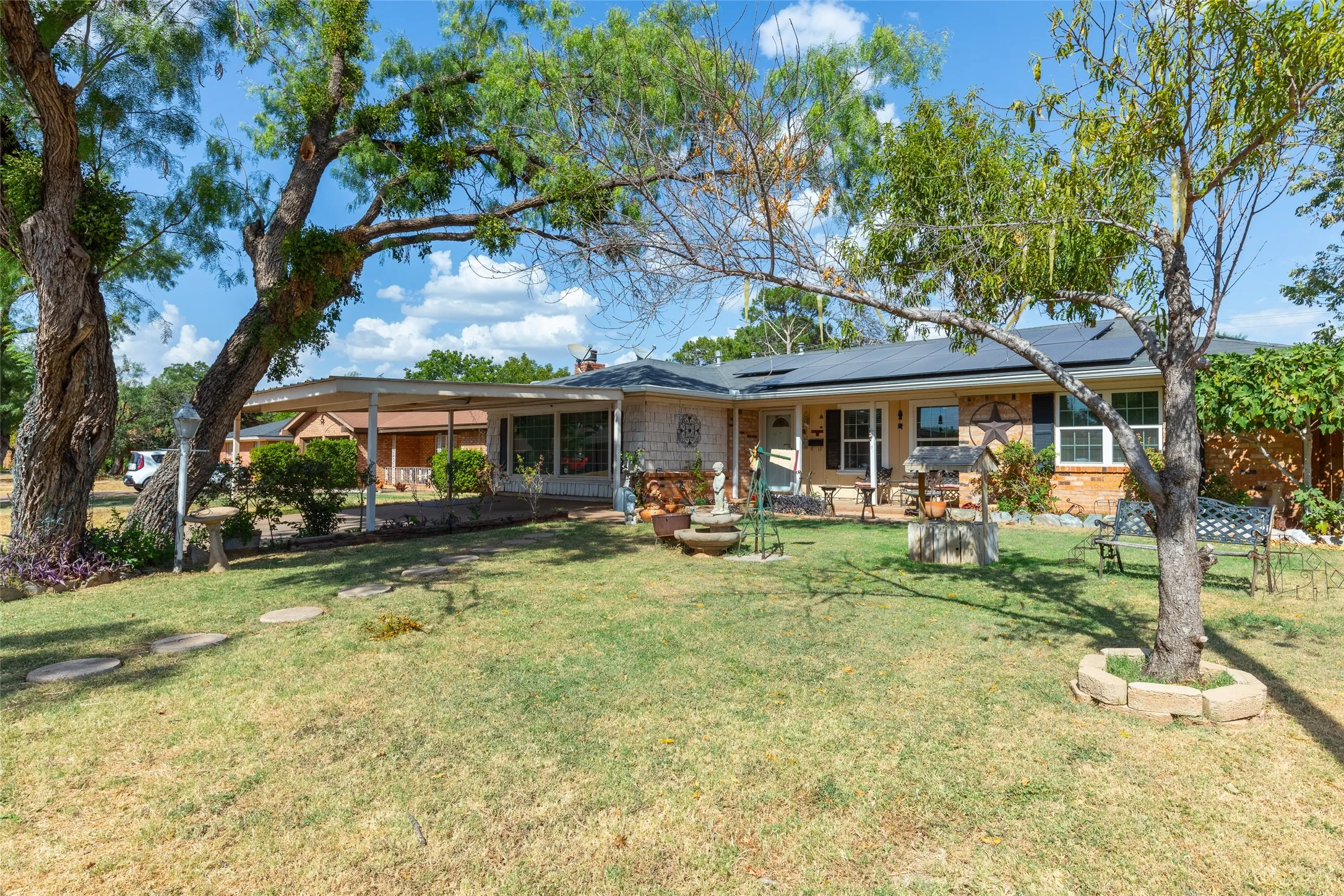 Single Family Residence For Sale in Taylor County , 2001 Minter Lane, Abilene, Texas 79603, 3 Bedroom, 2 Bathroom, 2 Garage spaces, 1,802 Sqft, built in 1962, mls#21378404, Real Estate Agent in Abilene, Homes For Sale in Taylor county, Homes For Sale in Abilene, Realtor in Abilene Texas, Real Estate Brokerage Independent Realty Texas, Luminita Cordes Realtor
