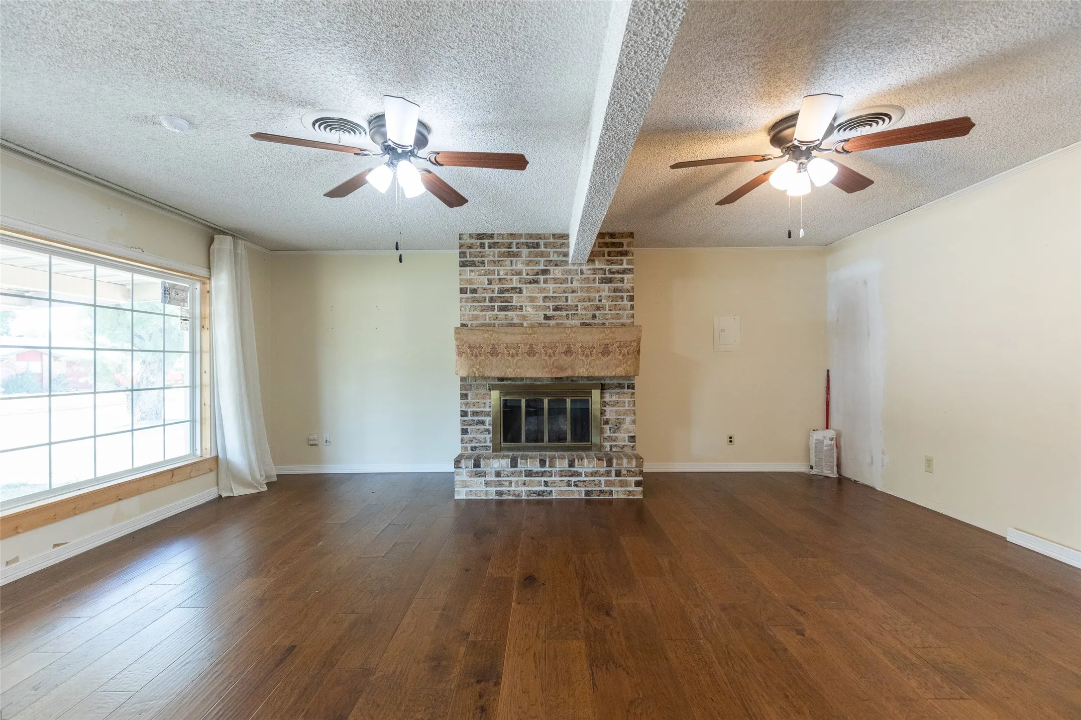 Single Family Residence For Sale in Taylor County , 2001 Minter Lane, Abilene, Texas 79603, 3 Bedroom, 2 Bathroom, 2 Garage spaces, 1,802 Sqft, built in 1962, mls#21378404, Real Estate Agent in Abilene, Homes For Sale in Taylor county, Homes For Sale in Abilene, Realtor in Abilene Texas, Real Estate Brokerage Independent Realty Texas, Luminita Cordes Realtor