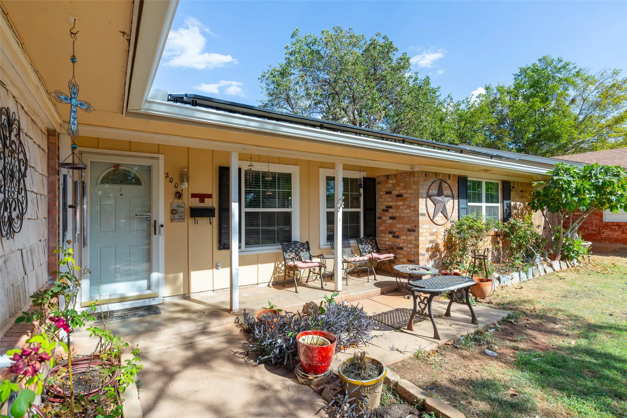 Single Family Residence For Sale in Taylor County , 2001 Minter Lane, Abilene, Texas 79603, 3 Bedroom, 2 Bathroom, 2 Garage spaces, 1,802 Sqft, built in 1962, mls#21378404, Real Estate Agent in Abilene, Homes For Sale in Taylor county, Homes For Sale in Abilene, Realtor in Abilene Texas, Real Estate Brokerage Independent Realty Texas, Luminita Cordes Realtor