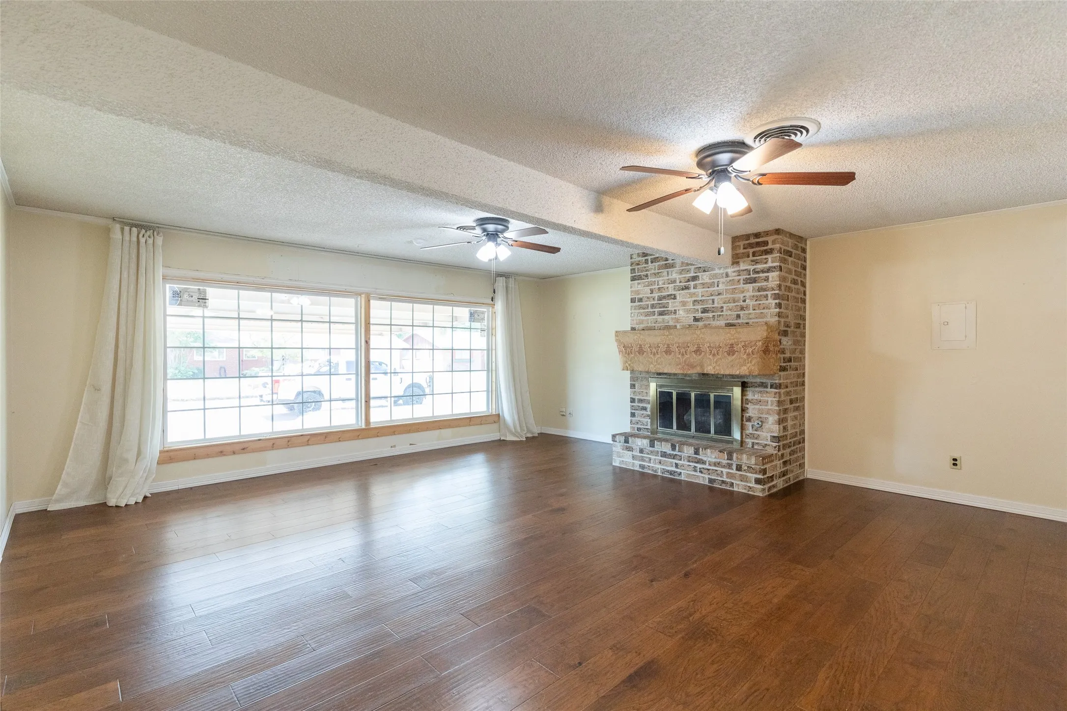 Single Family Residence For Sale in Taylor County , 2001 Minter Lane, Abilene, Texas 79603, 3 Bedroom, 2 Bathroom, 2 Garage spaces, 1,802 Sqft, built in 1962, mls#21378404, Real Estate Agent in Abilene, Homes For Sale in Taylor county, Homes For Sale in Abilene, Realtor in Abilene Texas, Real Estate Brokerage Independent Realty Texas, Luminita Cordes Realtor