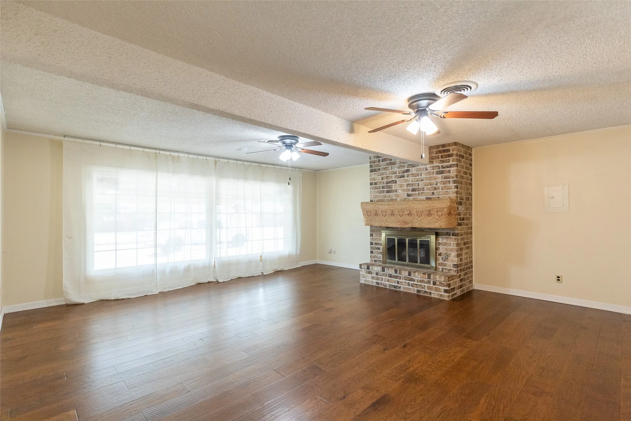 Single Family Residence For Sale in Taylor County , 2001 Minter Lane, Abilene, Texas 79603, 3 Bedroom, 2 Bathroom, 2 Garage spaces, 1,802 Sqft, built in 1962, mls#21378404, Real Estate Agent in Abilene, Homes For Sale in Taylor county, Homes For Sale in Abilene, Realtor in Abilene Texas, Real Estate Brokerage Independent Realty Texas, Luminita Cordes Realtor