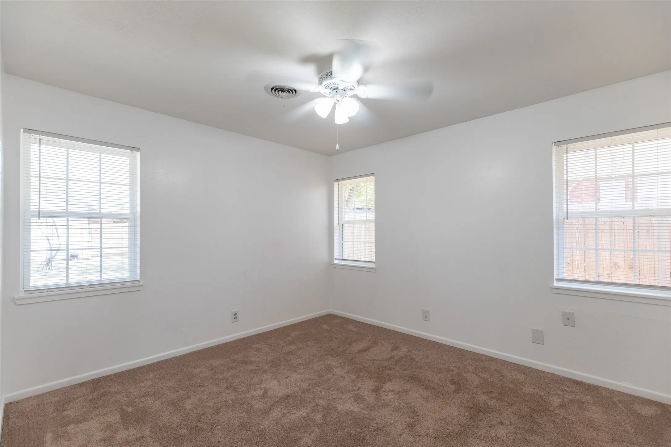 Single Family Residence For Sale in Taylor County , 2001 Minter Lane, Abilene, Texas 79603, 3 Bedroom, 2 Bathroom, 2 Garage spaces, 1,802 Sqft, built in 1962, mls#21378404, Real Estate Agent in Abilene, Homes For Sale in Taylor county, Homes For Sale in Abilene, Realtor in Abilene Texas, Real Estate Brokerage Independent Realty Texas, Luminita Cordes Realtor