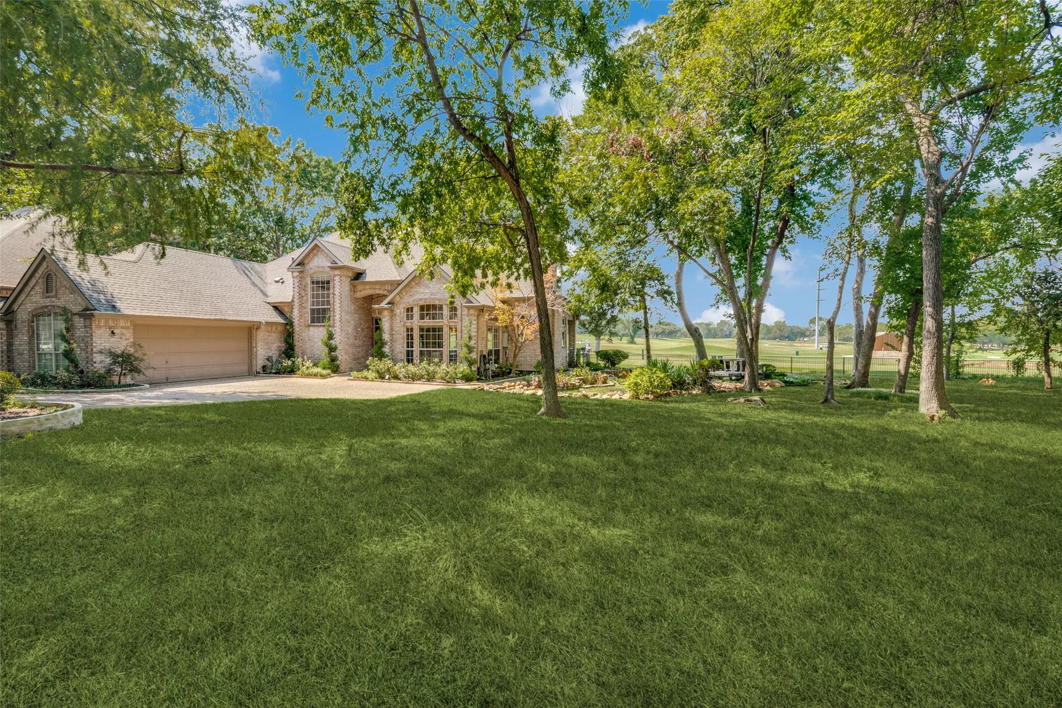 Single Family Residence For Rent in Dallas County , 101 Fountain Hills Drive, Garland, Texas 75044, 4 Bedroom, 3 Bathroom, 2 Garage spaces, 2,909 Sqft, built in 1992, mls#21378253, Real Estate Agent in Garland, Homes For Rent in Dallas county, Homes For Rent in Garland, Realtor in Garland Texas, Real Estate Brokerage Independent Realty Texas, Luminita Cordes Realtor