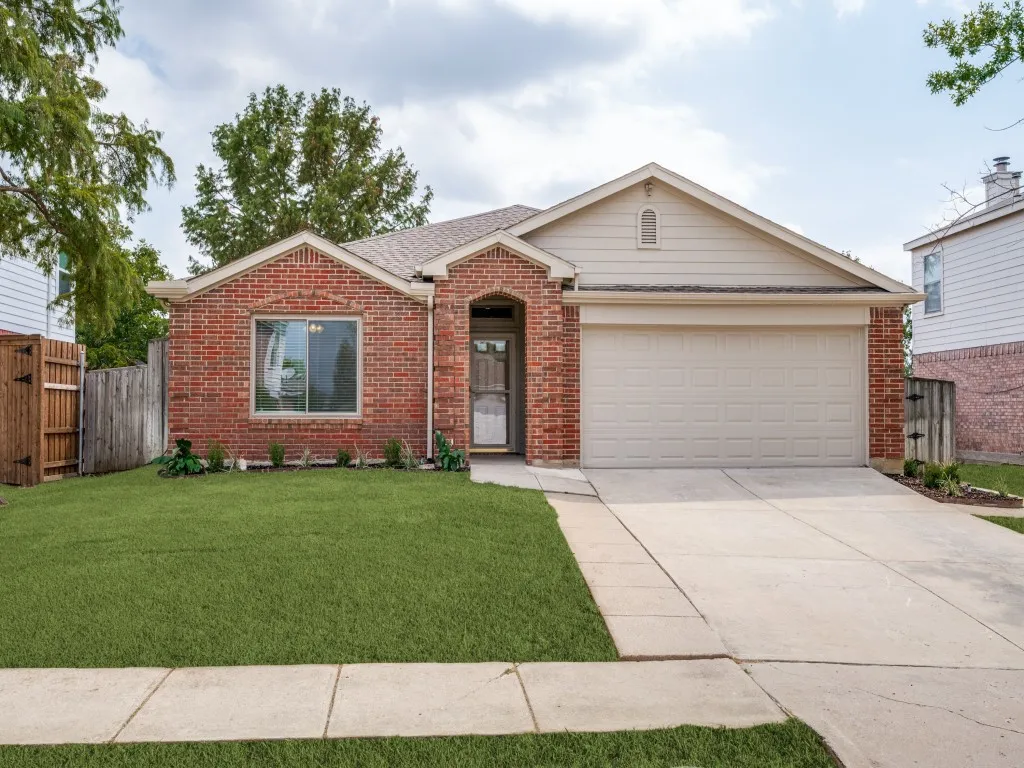 Single Family Residence For Rent in Denton County , 2428 Breanna Way, Little Elm, Texas 75068, 3 Bedroom, 2 Bathroom, 2 Garage spaces, 1,761 Sqft, built in 1999, mls#21378907, Real Estate Agent in Little Elm, Homes For Rent in Denton county, Homes For Rent in Little Elm, Realtor in Little Elm Texas, Real Estate Brokerage Independent Realty Texas, Luminita Cordes Realtor