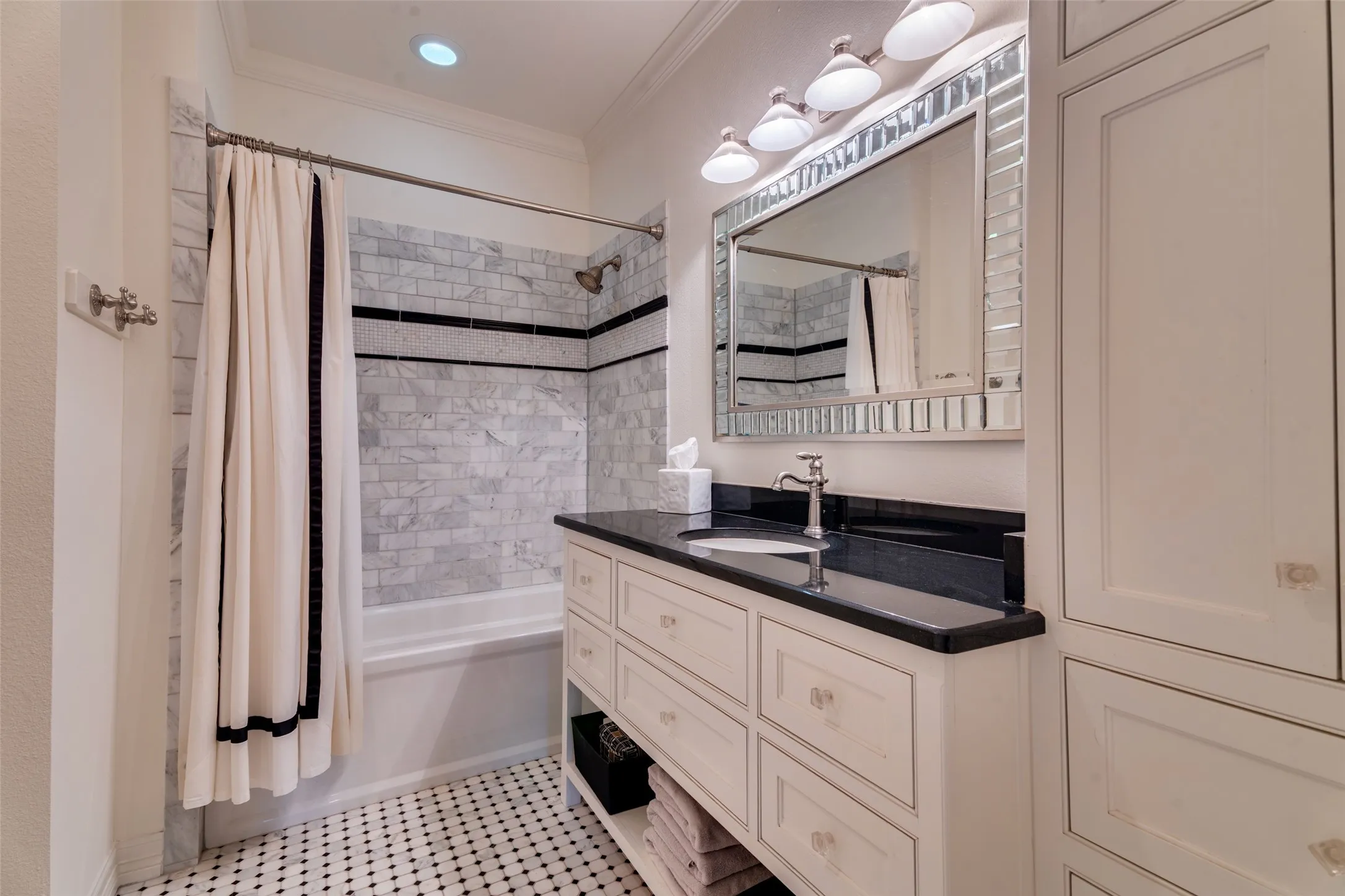 Single Family Residence For Sale in Collin County , 3809 Cantera Lane, Richardson, Texas 75082, 4 Bedroom, 6 Bathroom, 4 Garage spaces, 6,184 Sqft, built in 2009, mls#21377353, Real Estate Agent in Richardson, Homes For Sale in Collin county, Homes For Sale in Richardson, Realtor in Richardson Texas, Real Estate Brokerage Independent Realty Texas, Luminita Cordes Realtor