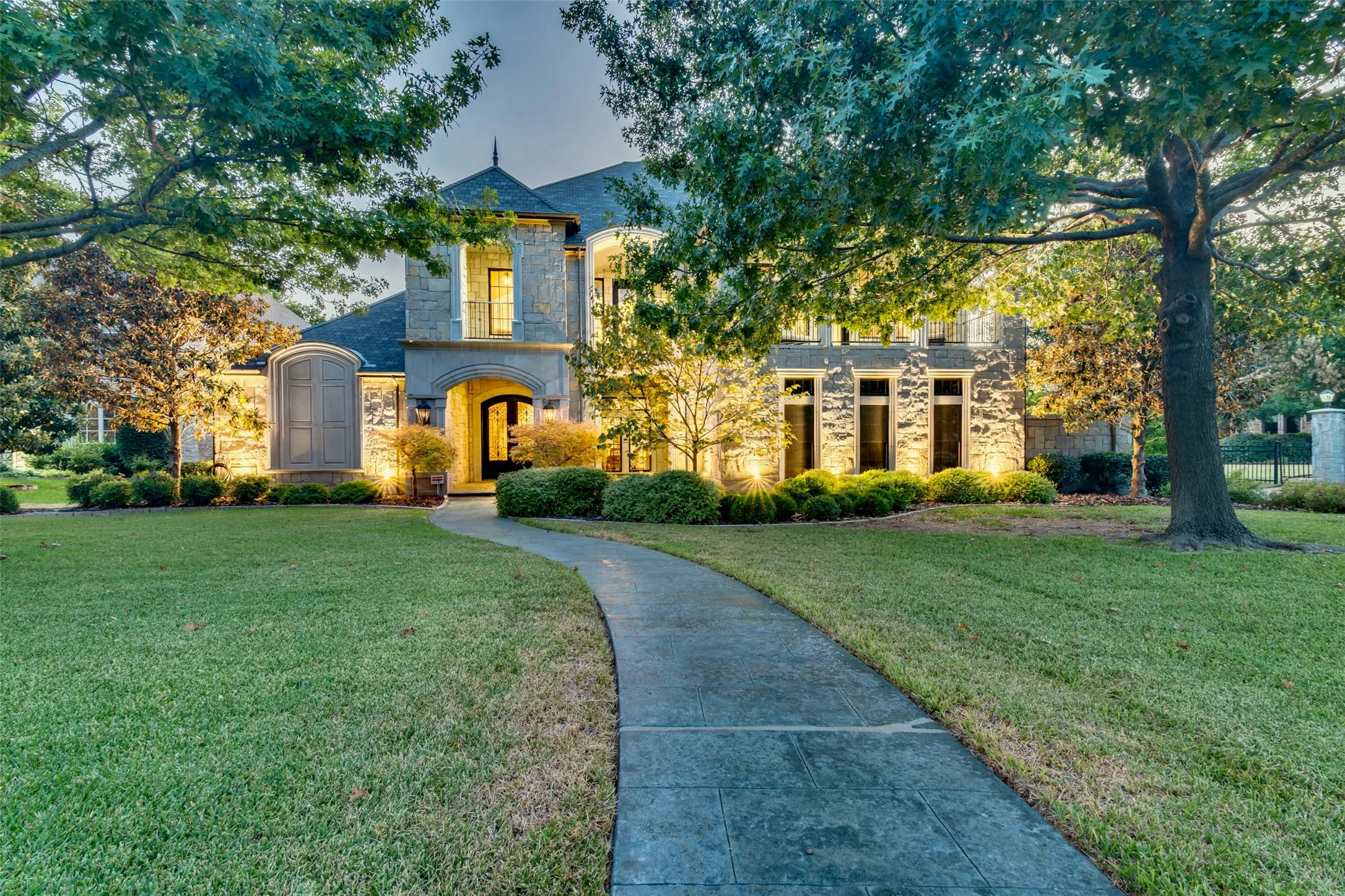 Single Family Residence For Sale in Collin County , 3809 Cantera Lane, Richardson, Texas 75082, 4 Bedroom, 6 Bathroom, 4 Garage spaces, 6,184 Sqft, built in 2009, mls#21377353, Real Estate Agent in Richardson, Homes For Sale in Collin county, Homes For Sale in Richardson, Realtor in Richardson Texas, Real Estate Brokerage Independent Realty Texas, Luminita Cordes Realtor