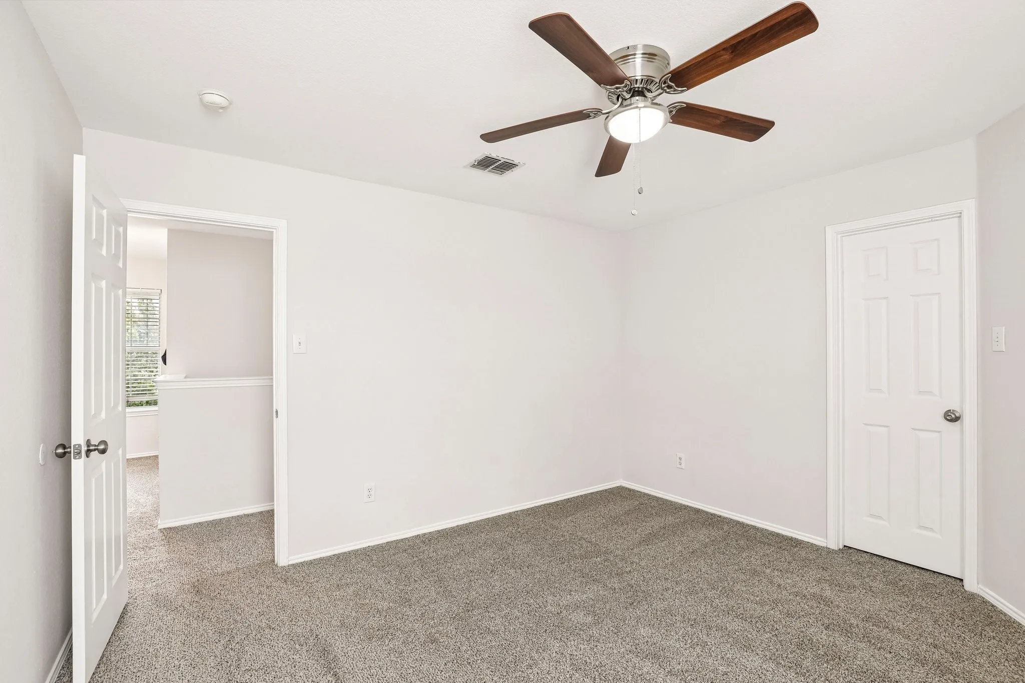 Single Family Residence For Sale in Dallas County , 4506 Stirling Drive, Garland, Texas 75043, 4 Bedroom, 3 Bathroom, 2 Garage spaces, 2,628 Sqft, built in 2001, mls#21378572, Real Estate Agent in Garland, Homes For Sale in Dallas county, Homes For Sale in Garland, Realtor in Garland Texas, Real Estate Brokerage Independent Realty Texas, Luminita Cordes Realtor