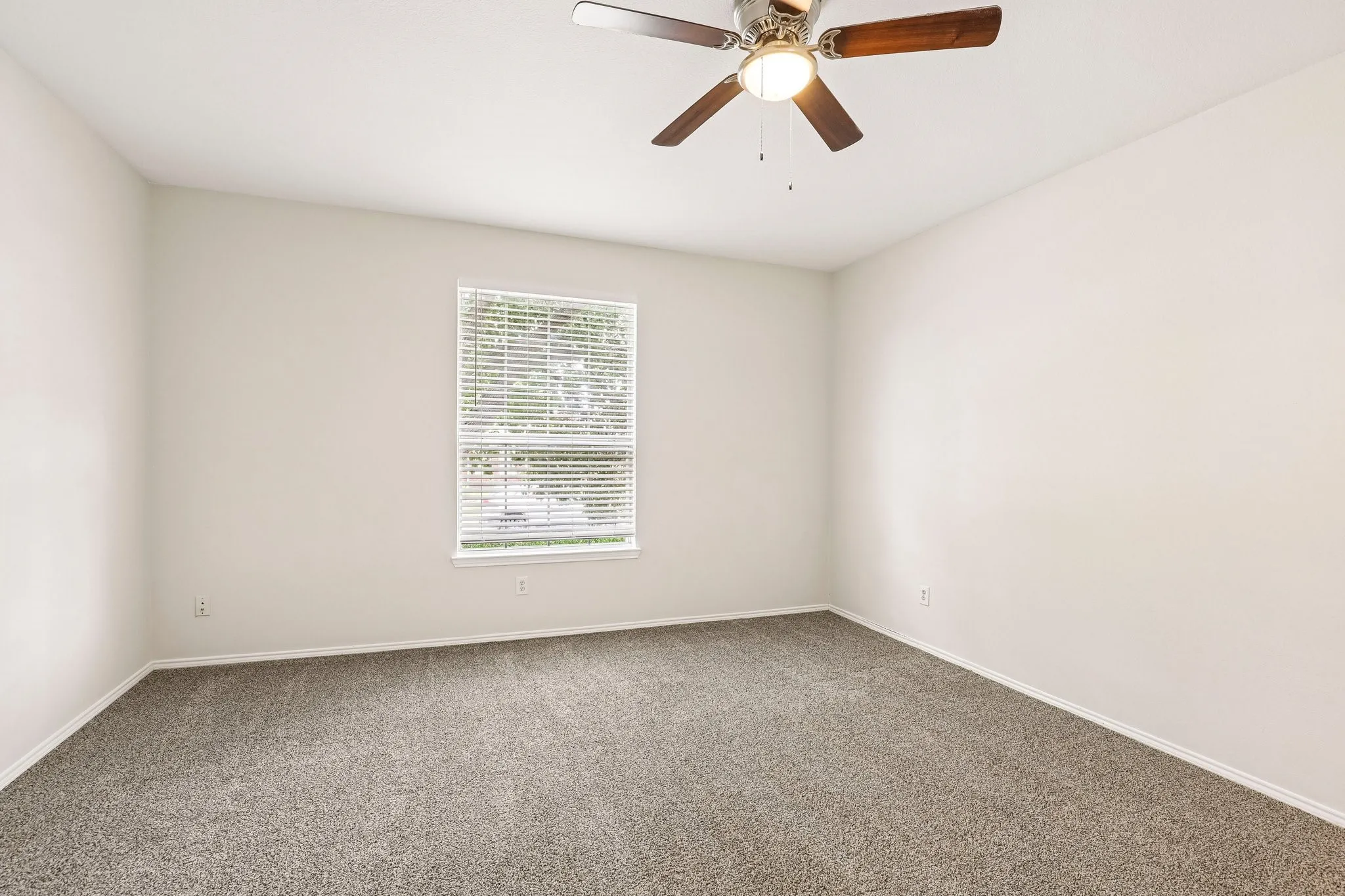 Single Family Residence For Sale in Dallas County , 4506 Stirling Drive, Garland, Texas 75043, 4 Bedroom, 3 Bathroom, 2 Garage spaces, 2,628 Sqft, built in 2001, mls#21378572, Real Estate Agent in Garland, Homes For Sale in Dallas county, Homes For Sale in Garland, Realtor in Garland Texas, Real Estate Brokerage Independent Realty Texas, Luminita Cordes Realtor