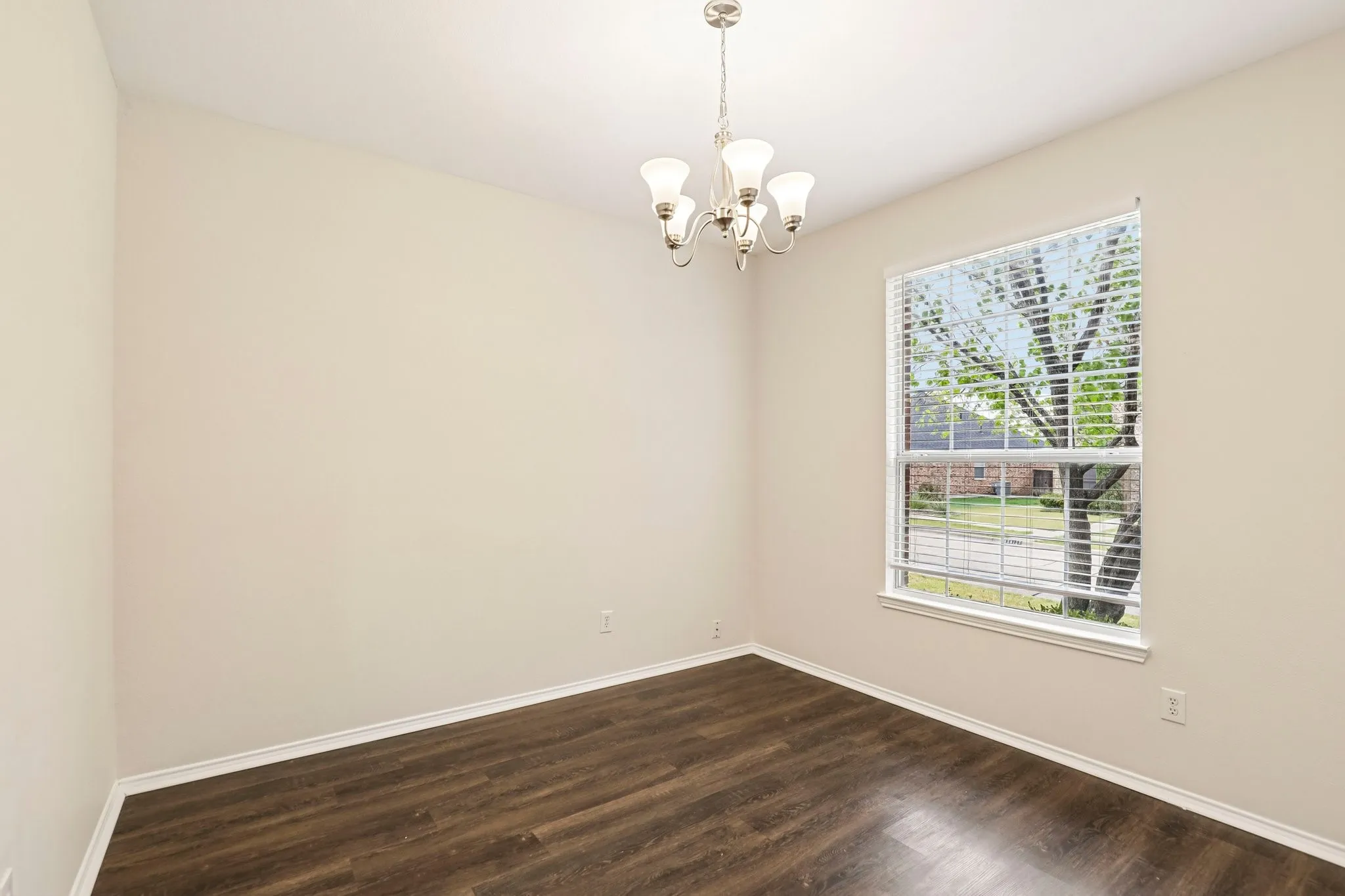 Single Family Residence For Sale in Dallas County , 4506 Stirling Drive, Garland, Texas 75043, 4 Bedroom, 3 Bathroom, 2 Garage spaces, 2,628 Sqft, built in 2001, mls#21378572, Real Estate Agent in Garland, Homes For Sale in Dallas county, Homes For Sale in Garland, Realtor in Garland Texas, Real Estate Brokerage Independent Realty Texas, Luminita Cordes Realtor