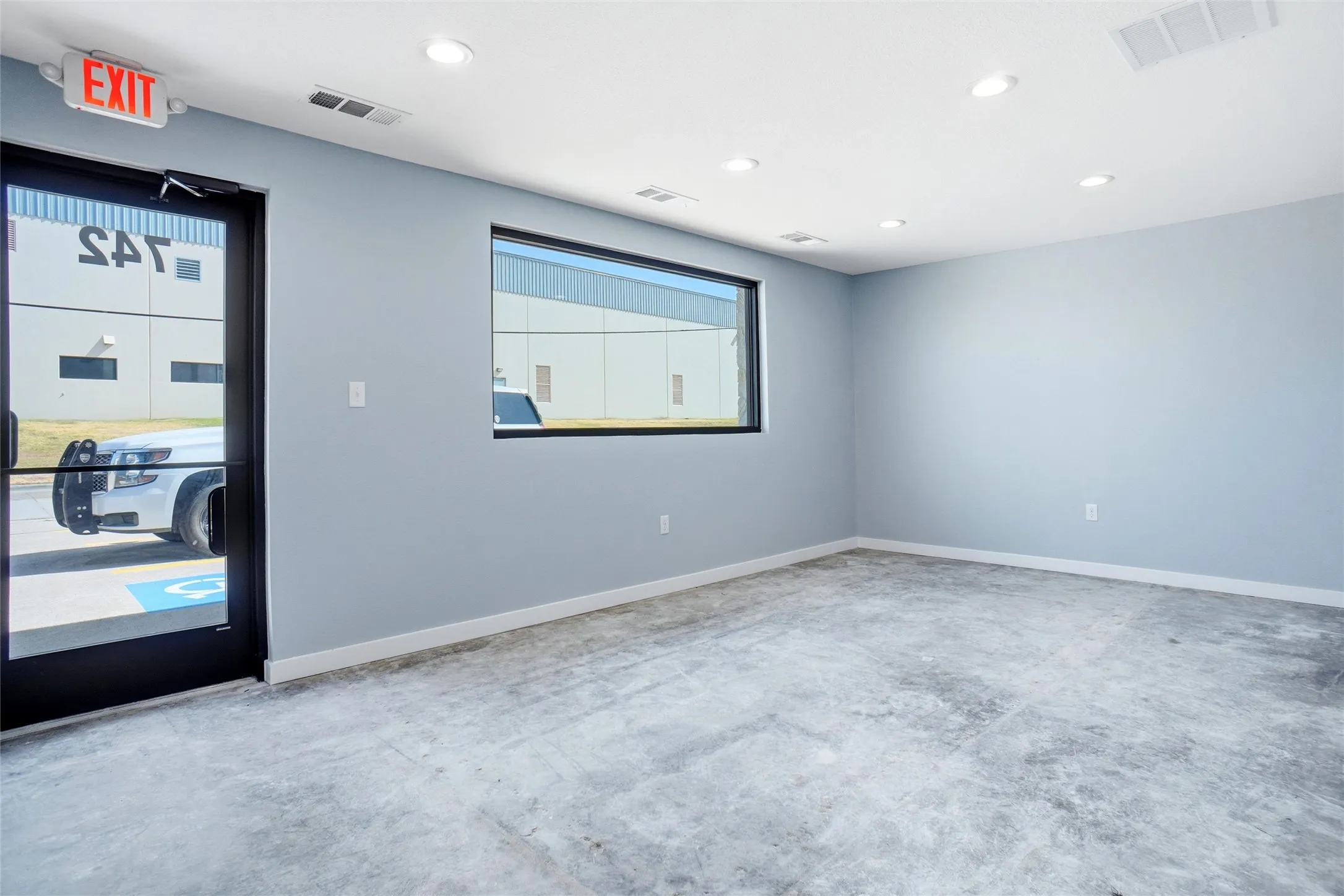 Industrial For Rent in Dallas County , 742 Dalworth Drive 100, Mesquite, Texas 75149, 0, 0, Garage spaces, 1,250 Sqft, built in 1980, mls#21195402, Real Estate Agent in Mesquite, Homes For Rent in Dallas county, Homes For Rent in Mesquite, Realtor in Mesquite Texas, Real Estate Brokerage Independent Realty Texas, Luminita Cordes Realtor