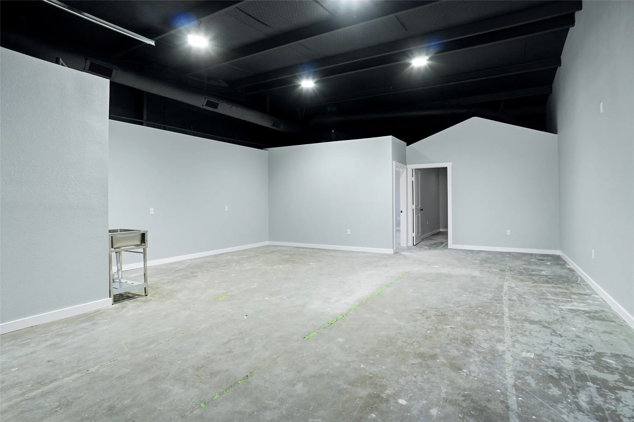 Industrial For Rent in Dallas County , 742 Dalworth Drive 100, Mesquite, Texas 75149, 0, 0, Garage spaces, 1,250 Sqft, built in 1980, mls#21195402, Real Estate Agent in Mesquite, Homes For Rent in Dallas county, Homes For Rent in Mesquite, Realtor in Mesquite Texas, Real Estate Brokerage Independent Realty Texas, Luminita Cordes Realtor