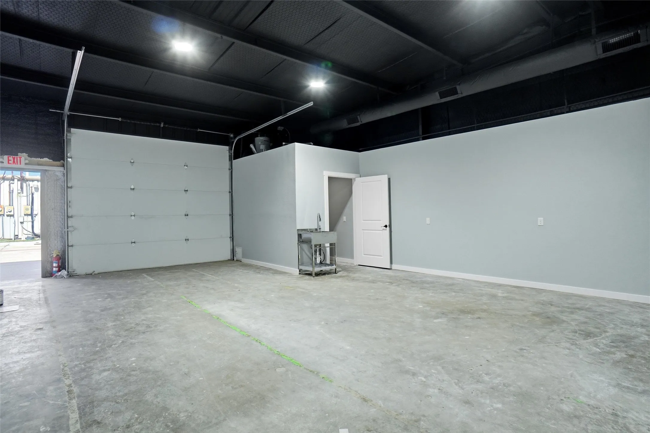 Industrial For Rent in Dallas County , 742 Dalworth Drive 100, Mesquite, Texas 75149, 0, 0, Garage spaces, 1,250 Sqft, built in 1980, mls#21195402, Real Estate Agent in Mesquite, Homes For Rent in Dallas county, Homes For Rent in Mesquite, Realtor in Mesquite Texas, Real Estate Brokerage Independent Realty Texas, Luminita Cordes Realtor