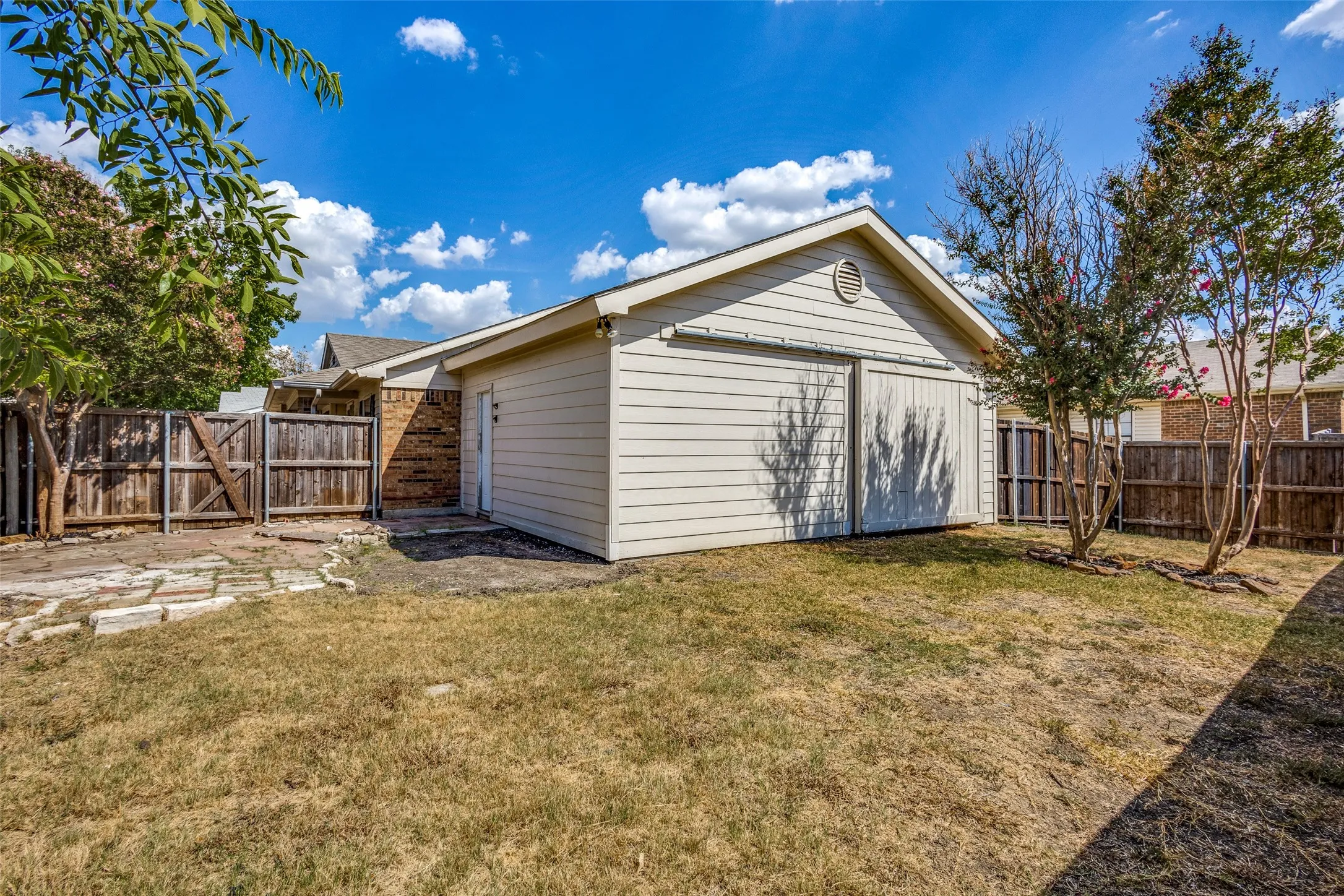 Single Family Residence For Rent in Denton County , 4427 Jenkins Street, The Colony, Texas 75056, 3 Bedroom, 1 Bathroom, 2 Garage spaces, 1,201 Sqft, built in 1983, mls#21375088, Real Estate Agent in The Colony, Homes For Rent in Denton county, Homes For Rent in The Colony, Realtor in The Colony Texas, Real Estate Brokerage Independent Realty Texas, Luminita Cordes Realtor