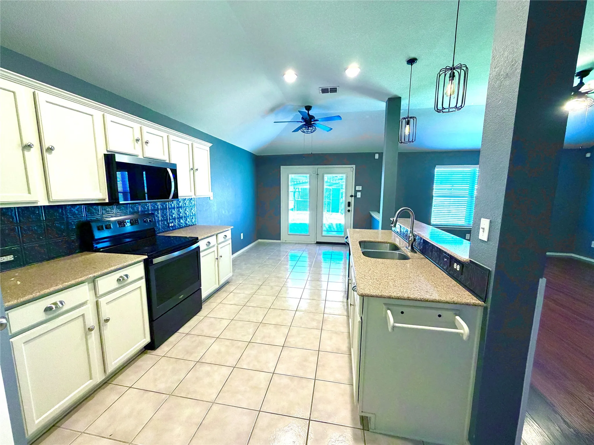 Single Family Residence For Sale in Tarrant County , 10356 Bradshaw Drive, Fort Worth, Texas 76108, 3 Bedroom, 2 Bathroom, 2 Garage spaces, 1,700 Sqft, built in 2008, mls#21374313, Real Estate Agent in Fort Worth, Homes For Sale in Tarrant county, Homes For Sale in Fort Worth, Realtor in Fort Worth Texas, Real Estate Brokerage Independent Realty Texas, Luminita Cordes Realtor