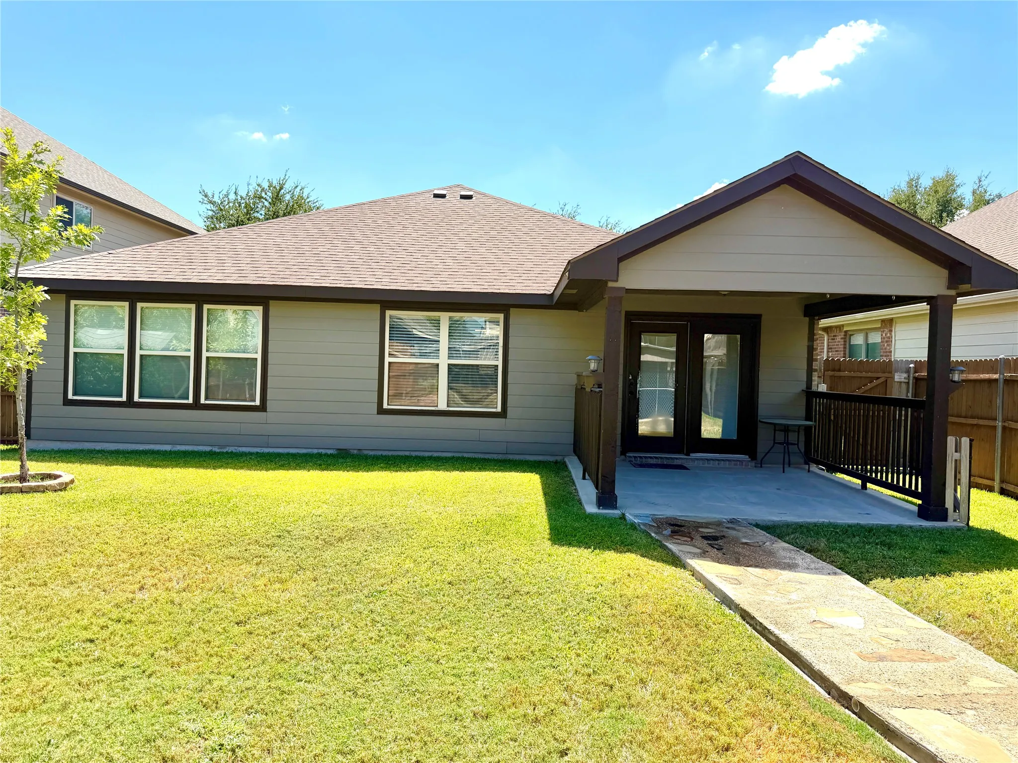 Single Family Residence For Sale in Tarrant County , 10356 Bradshaw Drive, Fort Worth, Texas 76108, 3 Bedroom, 2 Bathroom, 2 Garage spaces, 1,700 Sqft, built in 2008, mls#21374313, Real Estate Agent in Fort Worth, Homes For Sale in Tarrant county, Homes For Sale in Fort Worth, Realtor in Fort Worth Texas, Real Estate Brokerage Independent Realty Texas, Luminita Cordes Realtor