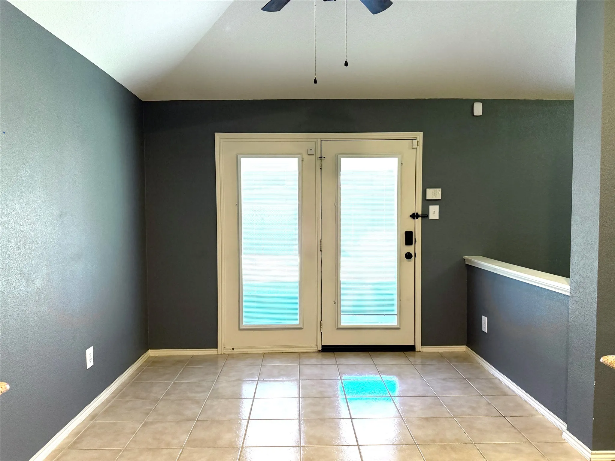 Single Family Residence For Sale in Tarrant County , 10356 Bradshaw Drive, Fort Worth, Texas 76108, 3 Bedroom, 2 Bathroom, 2 Garage spaces, 1,700 Sqft, built in 2008, mls#21374313, Real Estate Agent in Fort Worth, Homes For Sale in Tarrant county, Homes For Sale in Fort Worth, Realtor in Fort Worth Texas, Real Estate Brokerage Independent Realty Texas, Luminita Cordes Realtor