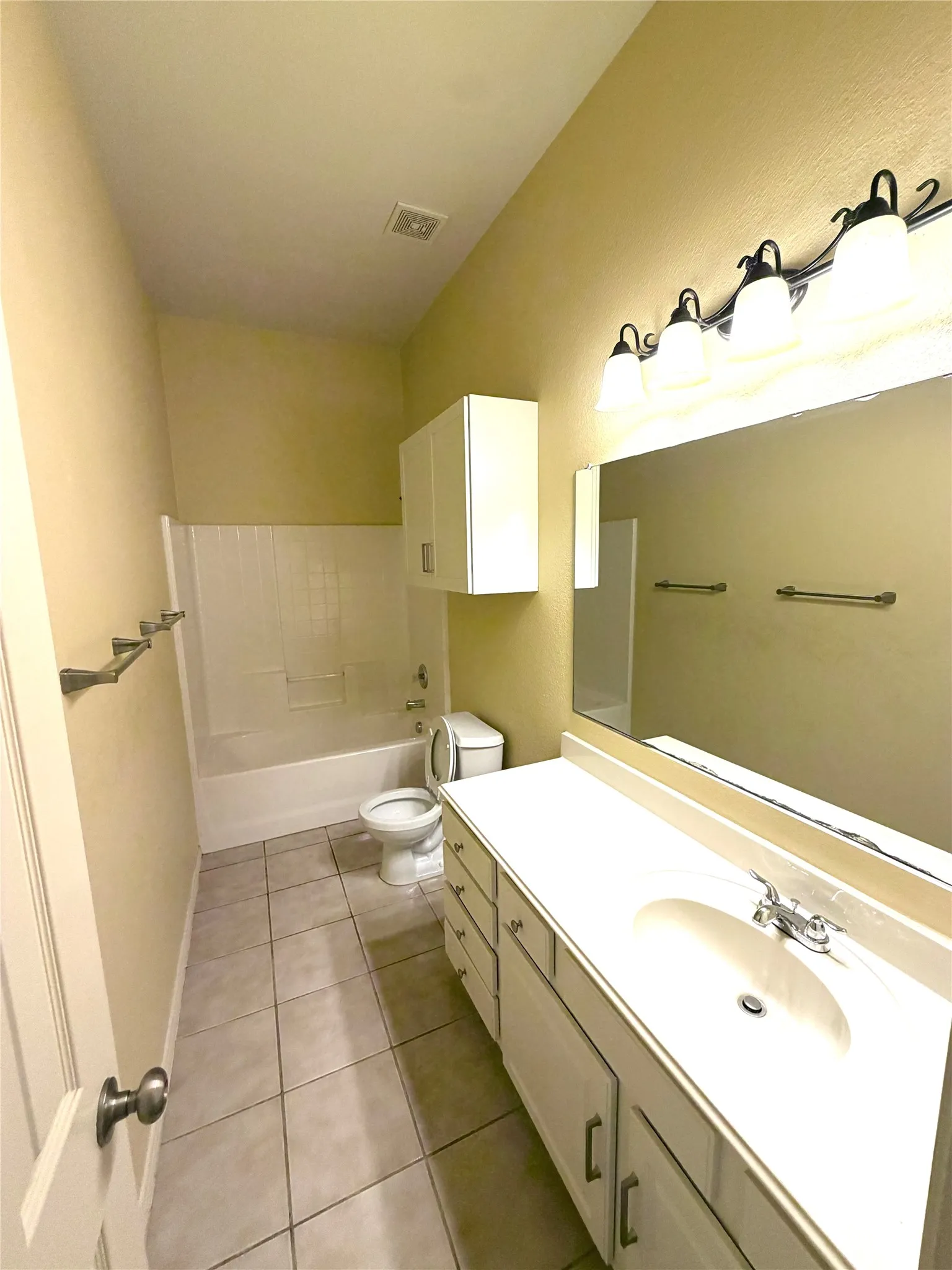 Single Family Residence For Sale in Tarrant County , 10356 Bradshaw Drive, Fort Worth, Texas 76108, 3 Bedroom, 2 Bathroom, 2 Garage spaces, 1,700 Sqft, built in 2008, mls#21374313, Real Estate Agent in Fort Worth, Homes For Sale in Tarrant county, Homes For Sale in Fort Worth, Realtor in Fort Worth Texas, Real Estate Brokerage Independent Realty Texas, Luminita Cordes Realtor