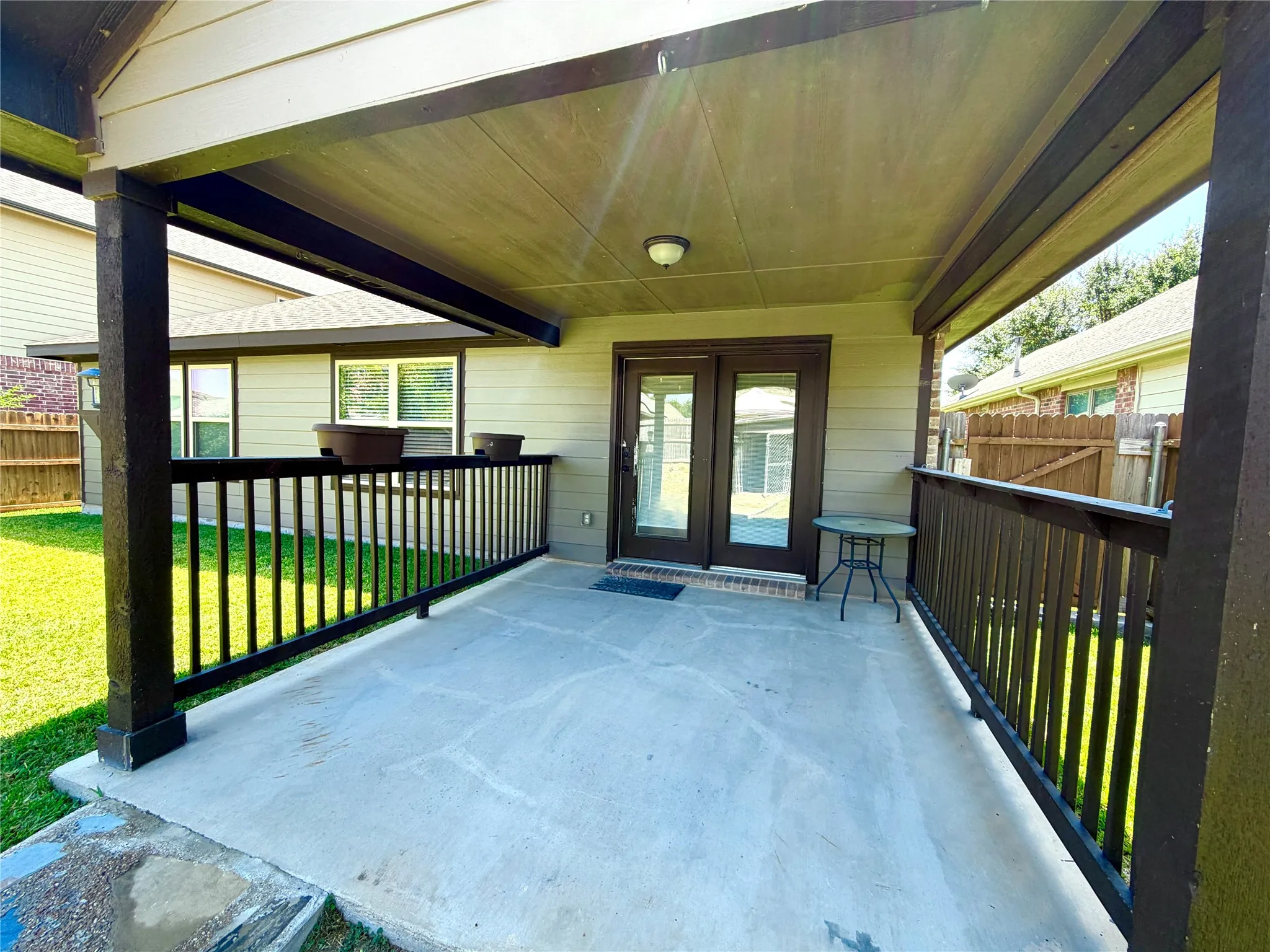 Single Family Residence For Sale in Tarrant County , 10356 Bradshaw Drive, Fort Worth, Texas 76108, 3 Bedroom, 2 Bathroom, 2 Garage spaces, 1,700 Sqft, built in 2008, mls#21374313, Real Estate Agent in Fort Worth, Homes For Sale in Tarrant county, Homes For Sale in Fort Worth, Realtor in Fort Worth Texas, Real Estate Brokerage Independent Realty Texas, Luminita Cordes Realtor