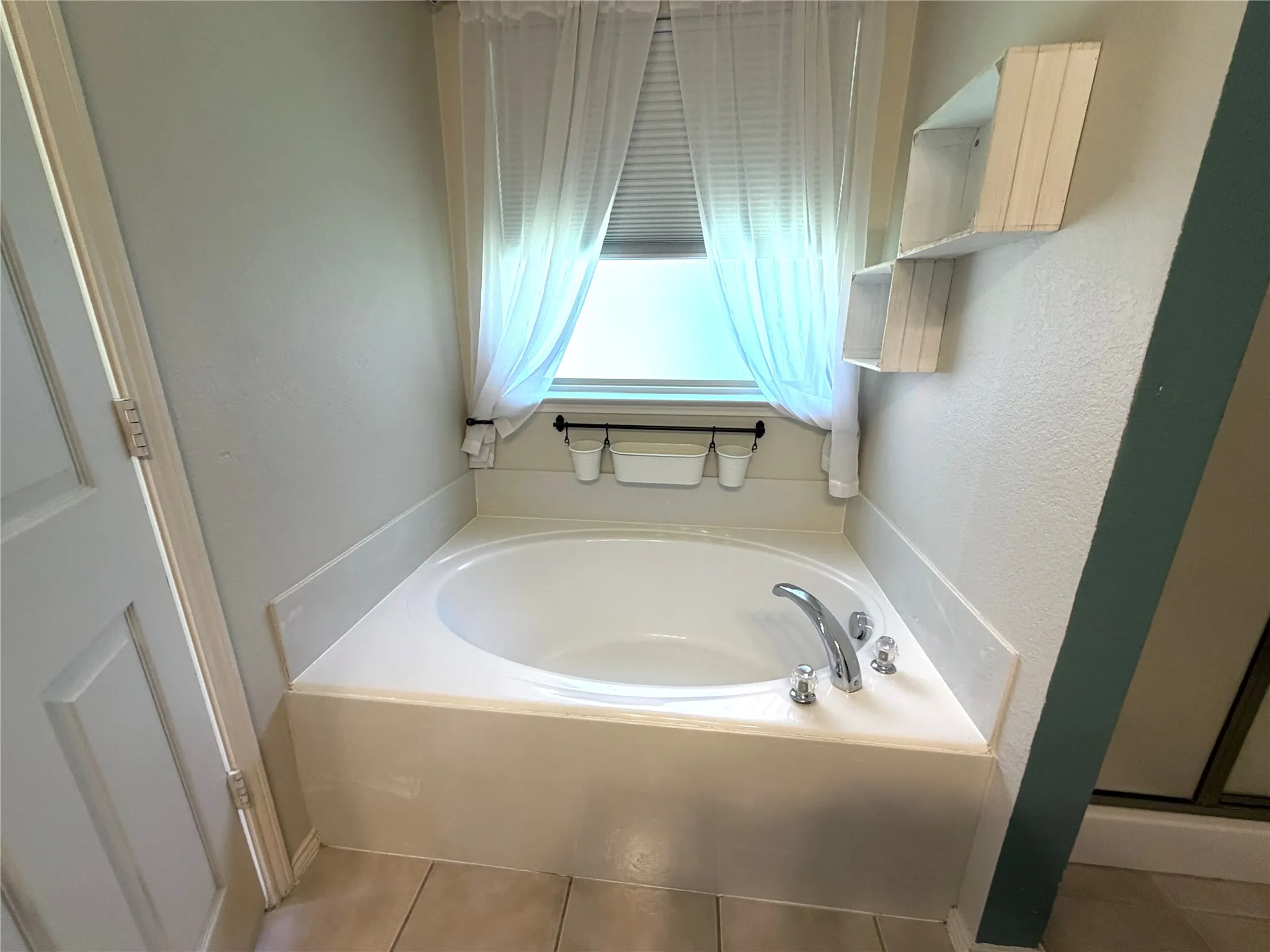 Single Family Residence For Sale in Tarrant County , 10356 Bradshaw Drive, Fort Worth, Texas 76108, 3 Bedroom, 2 Bathroom, 2 Garage spaces, 1,700 Sqft, built in 2008, mls#21374313, Real Estate Agent in Fort Worth, Homes For Sale in Tarrant county, Homes For Sale in Fort Worth, Realtor in Fort Worth Texas, Real Estate Brokerage Independent Realty Texas, Luminita Cordes Realtor