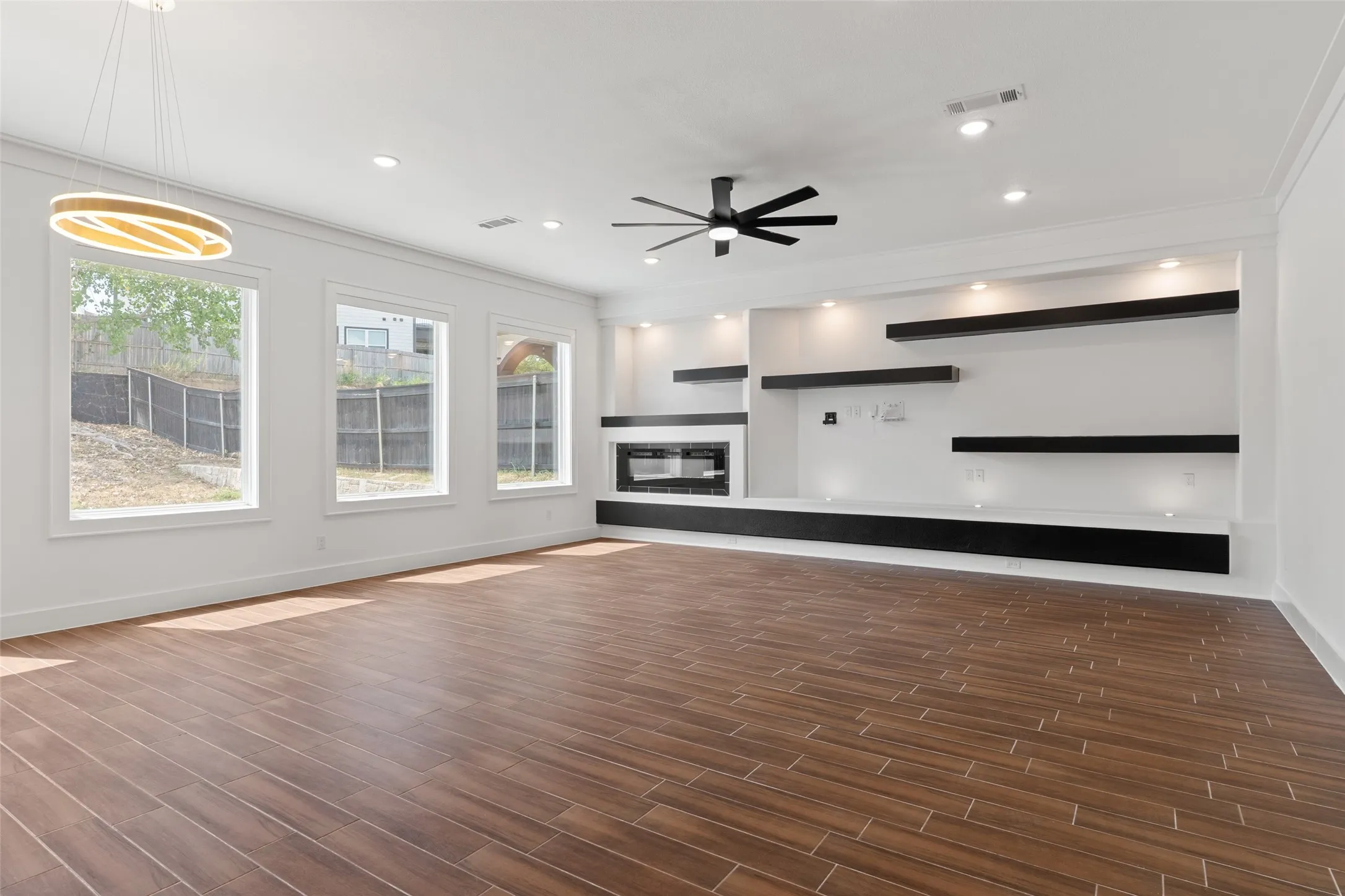 Single Family Residence For Sale in Tarrant County , 9053 Quarry Hill Court, Fort Worth, Texas 76179, 4 Bedroom, 3 Bathroom, 2 Garage spaces, 2,702 Sqft, built in 2021, mls#21377084, Real Estate Agent in Fort Worth, Homes For Sale in Tarrant county, Homes For Sale in Fort Worth, Realtor in Fort Worth Texas, Real Estate Brokerage Independent Realty Texas, Luminita Cordes Realtor
