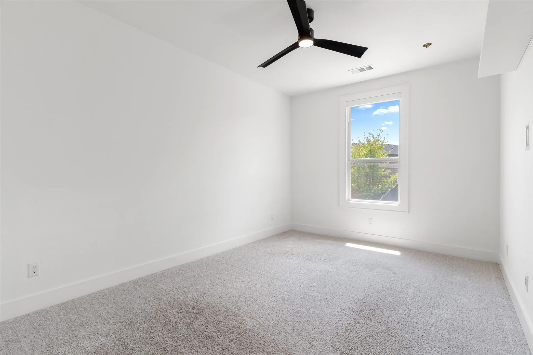 Single Family Residence For Sale in Tarrant County , 9053 Quarry Hill Court, Fort Worth, Texas 76179, 4 Bedroom, 3 Bathroom, 2 Garage spaces, 2,702 Sqft, built in 2021, mls#21377084, Real Estate Agent in Fort Worth, Homes For Sale in Tarrant county, Homes For Sale in Fort Worth, Realtor in Fort Worth Texas, Real Estate Brokerage Independent Realty Texas, Luminita Cordes Realtor