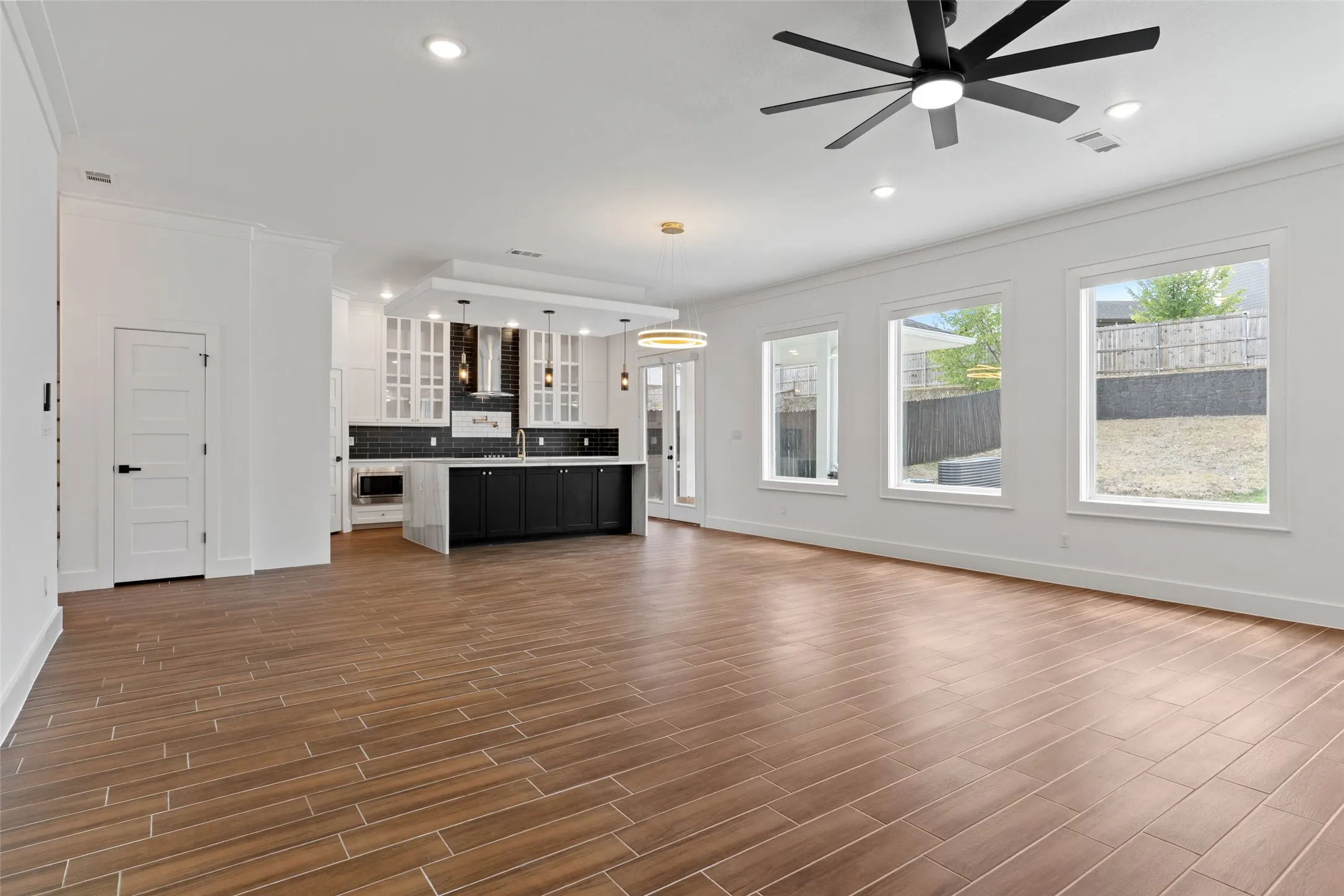 Single Family Residence For Sale in Tarrant County , 9053 Quarry Hill Court, Fort Worth, Texas 76179, 4 Bedroom, 3 Bathroom, 2 Garage spaces, 2,702 Sqft, built in 2021, mls#21377084, Real Estate Agent in Fort Worth, Homes For Sale in Tarrant county, Homes For Sale in Fort Worth, Realtor in Fort Worth Texas, Real Estate Brokerage Independent Realty Texas, Luminita Cordes Realtor