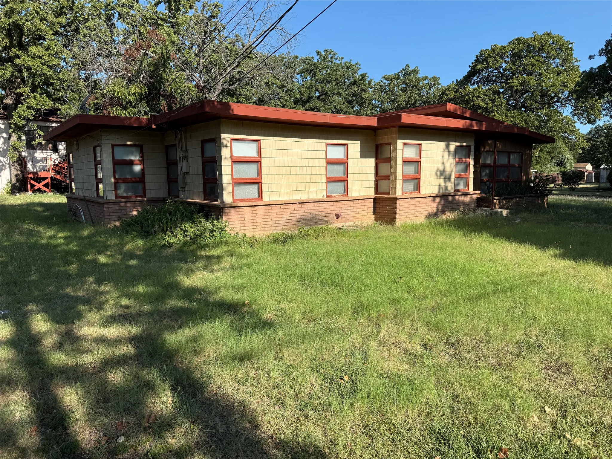 Single Family Residence For Sale in Tarrant County , 2939 Field Street, Haltom City, Texas 76117, 4 Bedroom, 3 Bathroom, 2 Garage spaces, 1,740 Sqft, built in 1953, mls#21379054, Real Estate Agent in Haltom City, Homes For Sale in Tarrant county, Homes For Sale in Haltom City, Realtor in Haltom City Texas, Real Estate Brokerage Independent Realty Texas, Luminita Cordes Realtor