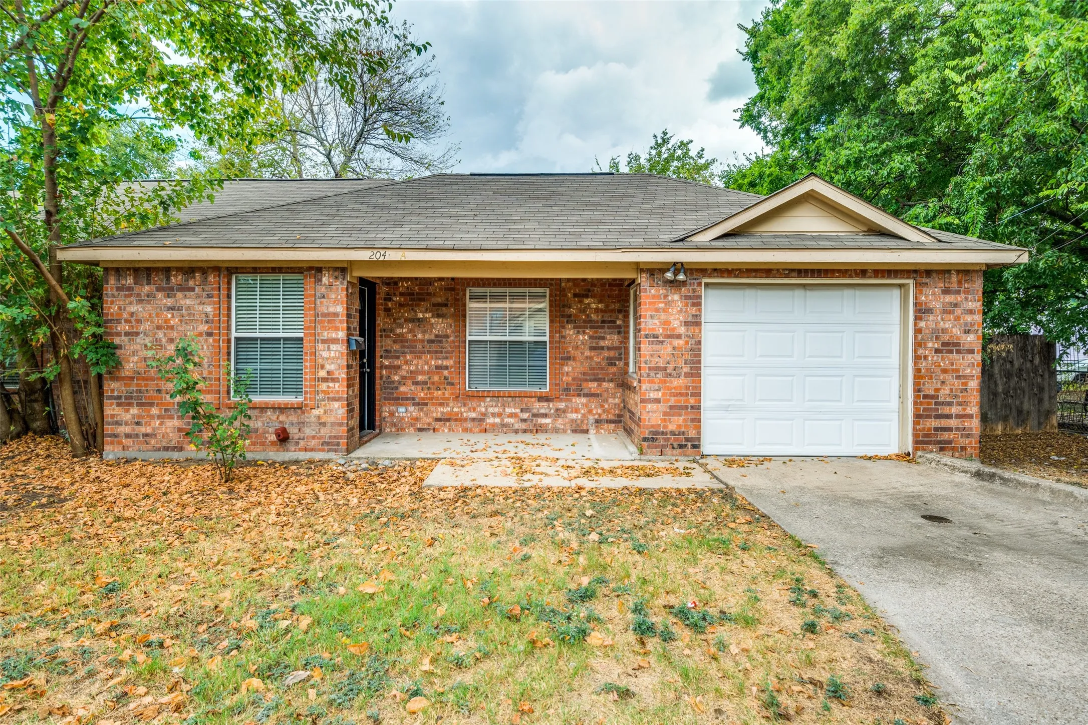 Duplex For Rent in Collin County , 204 Gerrish Street Unit A, Mc Kinney, Texas 75069, 2 Bedroom, 1 Bathroom, Garage spaces, 1,884 Sqft, built in 2004, mls#21375532, Real Estate Agent in Mc Kinney, Homes For Rent in Collin county, Homes For Rent in Mc Kinney, Realtor in Mc Kinney Texas, Real Estate Brokerage Independent Realty Texas, Luminita Cordes Realtor