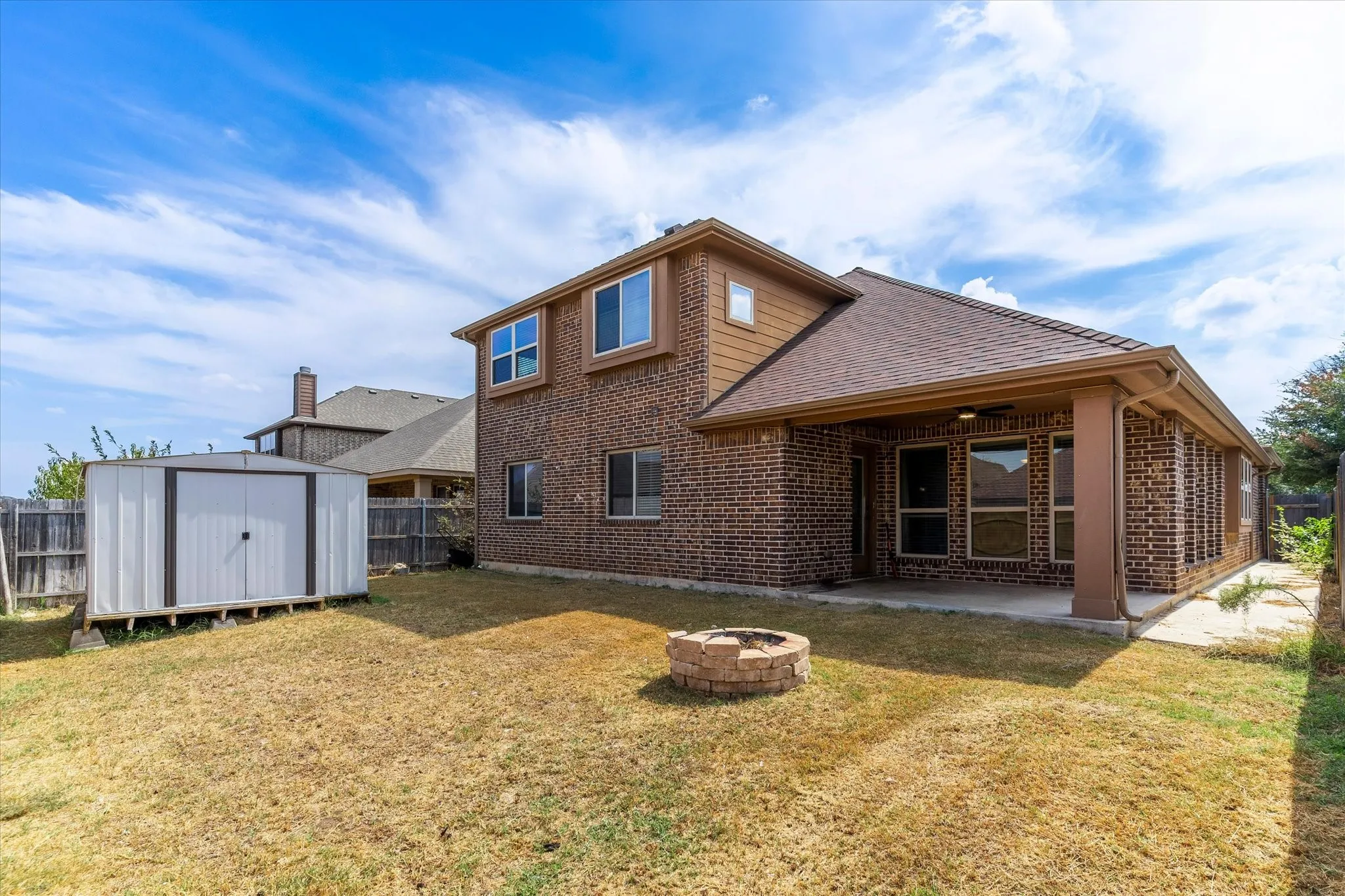 Single Family Residence For Sale in Tarrant County , 4336 Sweet Clover Lane, Fort Worth, Texas 76036, 5 Bedroom, 3 Bathroom, 2 Garage spaces, 2,490 Sqft, built in 2015, mls#21379019, Real Estate Agent in Fort Worth, Homes For Sale in Tarrant county, Homes For Sale in Fort Worth, Realtor in Fort Worth Texas, Real Estate Brokerage Independent Realty Texas, Luminita Cordes Realtor