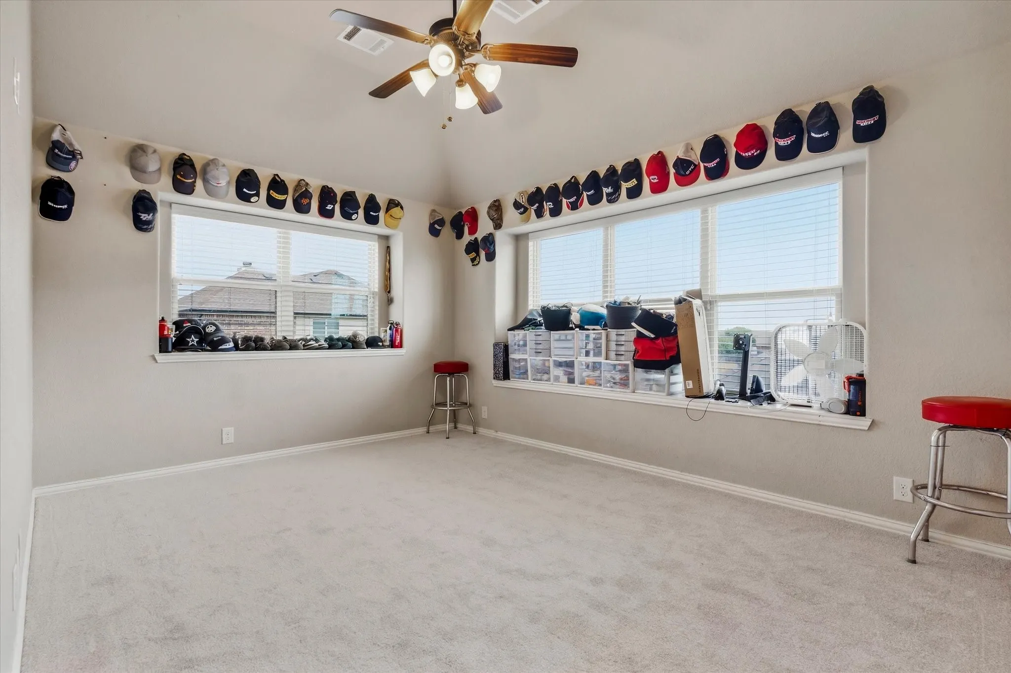 Single Family Residence For Sale in Tarrant County , 4336 Sweet Clover Lane, Fort Worth, Texas 76036, 5 Bedroom, 3 Bathroom, 2 Garage spaces, 2,490 Sqft, built in 2015, mls#21379019, Real Estate Agent in Fort Worth, Homes For Sale in Tarrant county, Homes For Sale in Fort Worth, Realtor in Fort Worth Texas, Real Estate Brokerage Independent Realty Texas, Luminita Cordes Realtor
