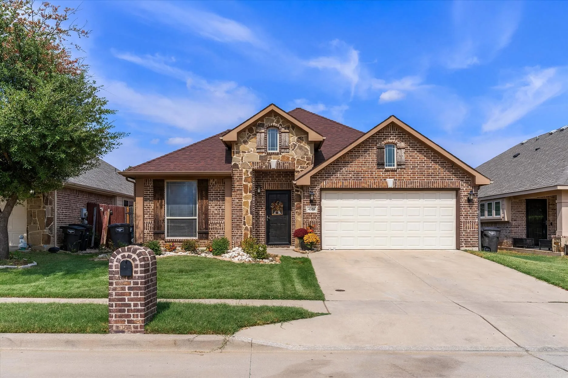 Single Family Residence For Sale in Tarrant County , 4336 Sweet Clover Lane, Fort Worth, Texas 76036, 5 Bedroom, 3 Bathroom, 2 Garage spaces, 2,490 Sqft, built in 2015, mls#21379019, Real Estate Agent in Fort Worth, Homes For Sale in Tarrant county, Homes For Sale in Fort Worth, Realtor in Fort Worth Texas, Real Estate Brokerage Independent Realty Texas, Luminita Cordes Realtor