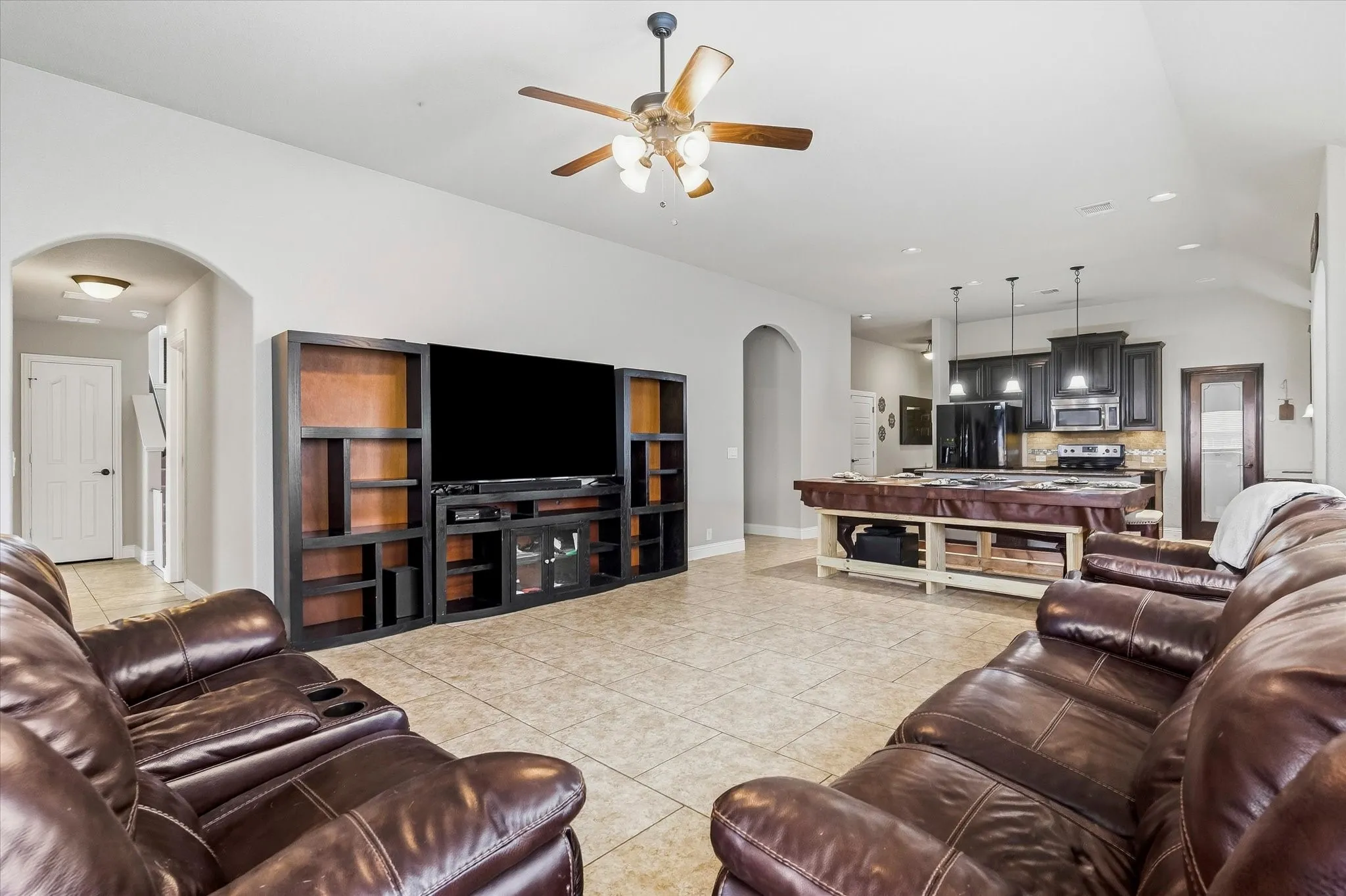 Single Family Residence For Sale in Tarrant County , 4336 Sweet Clover Lane, Fort Worth, Texas 76036, 5 Bedroom, 3 Bathroom, 2 Garage spaces, 2,490 Sqft, built in 2015, mls#21379019, Real Estate Agent in Fort Worth, Homes For Sale in Tarrant county, Homes For Sale in Fort Worth, Realtor in Fort Worth Texas, Real Estate Brokerage Independent Realty Texas, Luminita Cordes Realtor