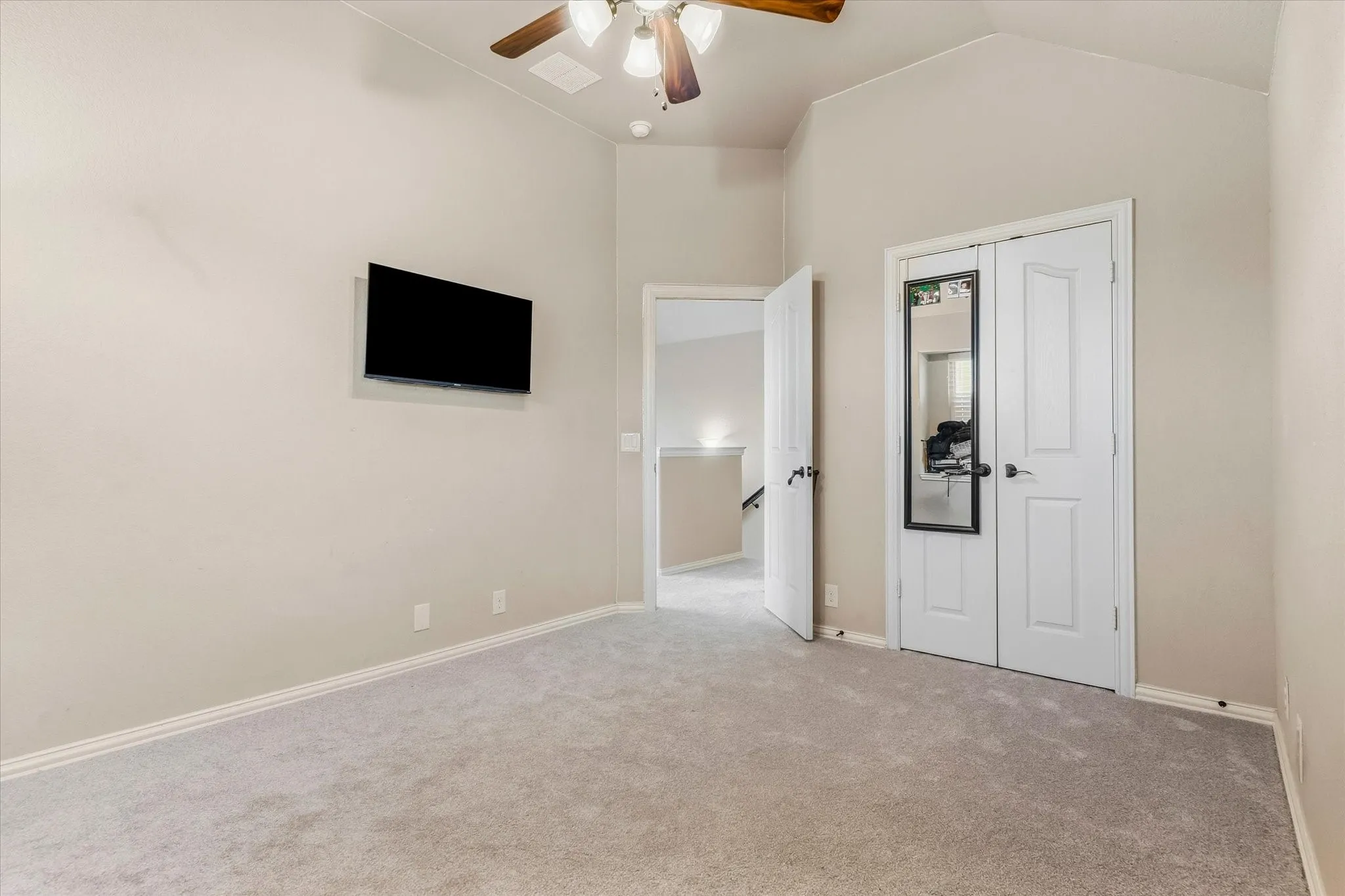 Single Family Residence For Sale in Tarrant County , 4336 Sweet Clover Lane, Fort Worth, Texas 76036, 5 Bedroom, 3 Bathroom, 2 Garage spaces, 2,490 Sqft, built in 2015, mls#21379019, Real Estate Agent in Fort Worth, Homes For Sale in Tarrant county, Homes For Sale in Fort Worth, Realtor in Fort Worth Texas, Real Estate Brokerage Independent Realty Texas, Luminita Cordes Realtor
