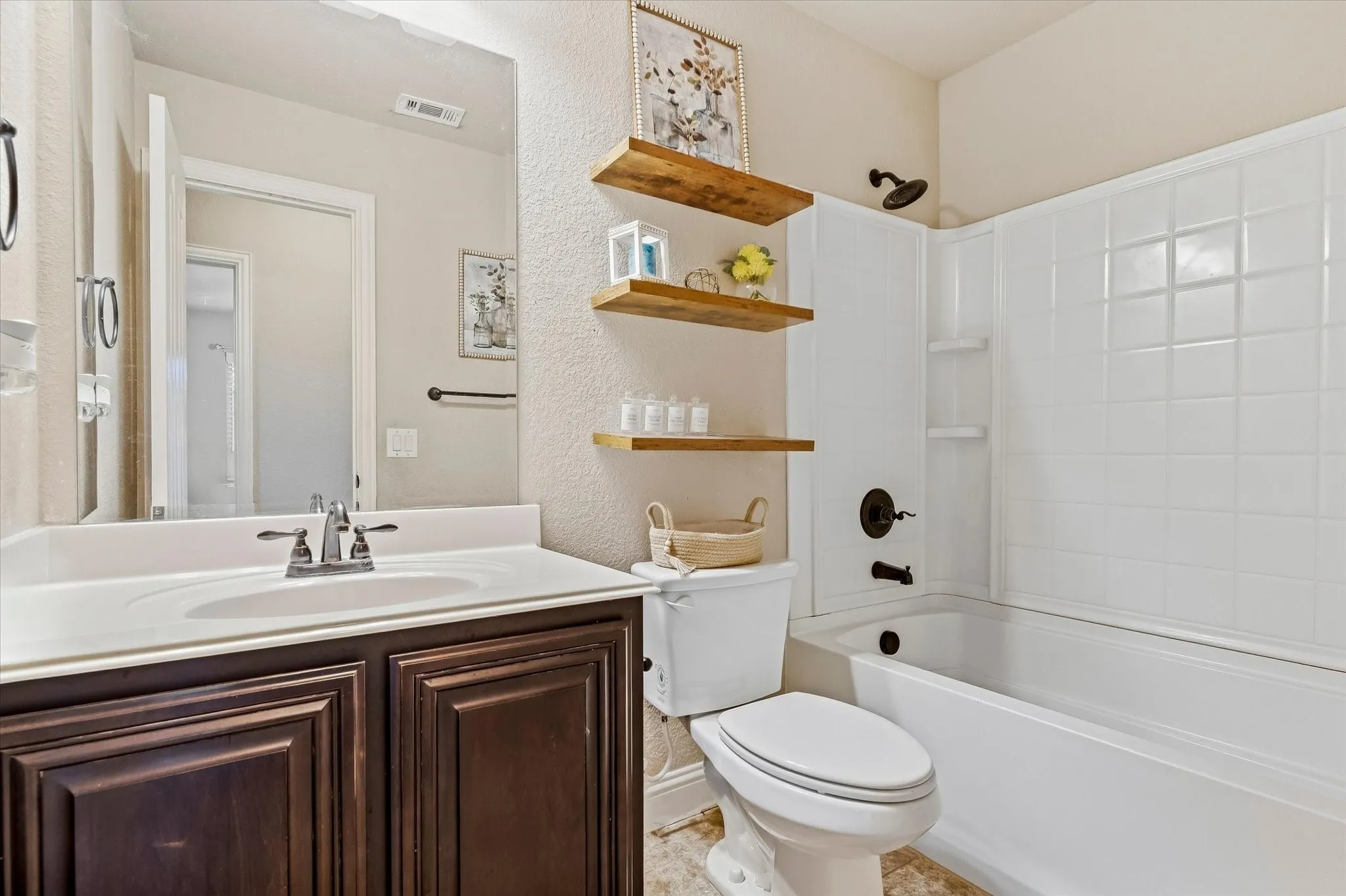 Single Family Residence For Sale in Tarrant County , 4336 Sweet Clover Lane, Fort Worth, Texas 76036, 5 Bedroom, 3 Bathroom, 2 Garage spaces, 2,490 Sqft, built in 2015, mls#21379019, Real Estate Agent in Fort Worth, Homes For Sale in Tarrant county, Homes For Sale in Fort Worth, Realtor in Fort Worth Texas, Real Estate Brokerage Independent Realty Texas, Luminita Cordes Realtor