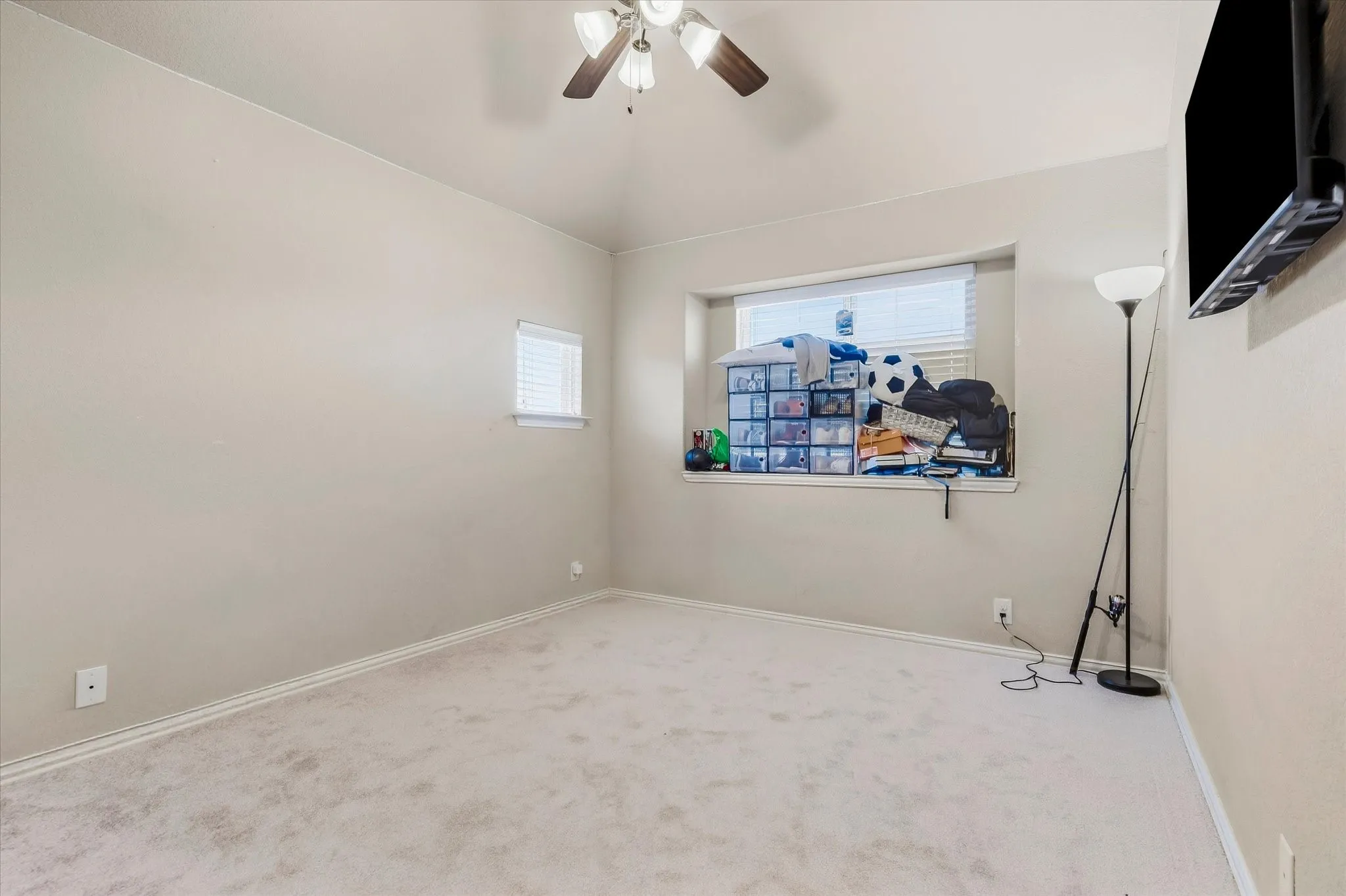 Single Family Residence For Sale in Tarrant County , 4336 Sweet Clover Lane, Fort Worth, Texas 76036, 5 Bedroom, 3 Bathroom, 2 Garage spaces, 2,490 Sqft, built in 2015, mls#21379019, Real Estate Agent in Fort Worth, Homes For Sale in Tarrant county, Homes For Sale in Fort Worth, Realtor in Fort Worth Texas, Real Estate Brokerage Independent Realty Texas, Luminita Cordes Realtor