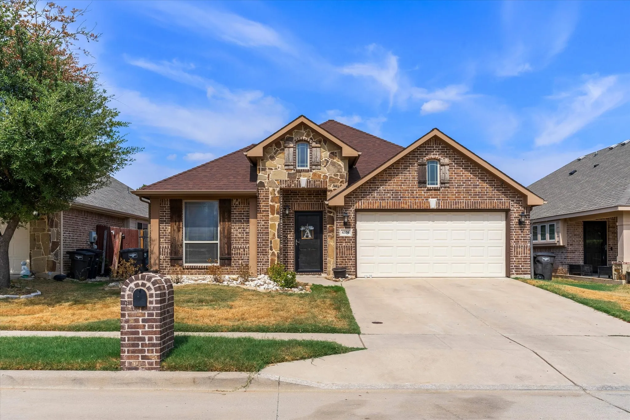 Single Family Residence For Sale in Tarrant County , 4336 Sweet Clover Lane, Fort Worth, Texas 76036, 5 Bedroom, 3 Bathroom, 2 Garage spaces, 2,490 Sqft, built in 2015, mls#21379019, Real Estate Agent in Fort Worth, Homes For Sale in Tarrant county, Homes For Sale in Fort Worth, Realtor in Fort Worth Texas, Real Estate Brokerage Independent Realty Texas, Luminita Cordes Realtor