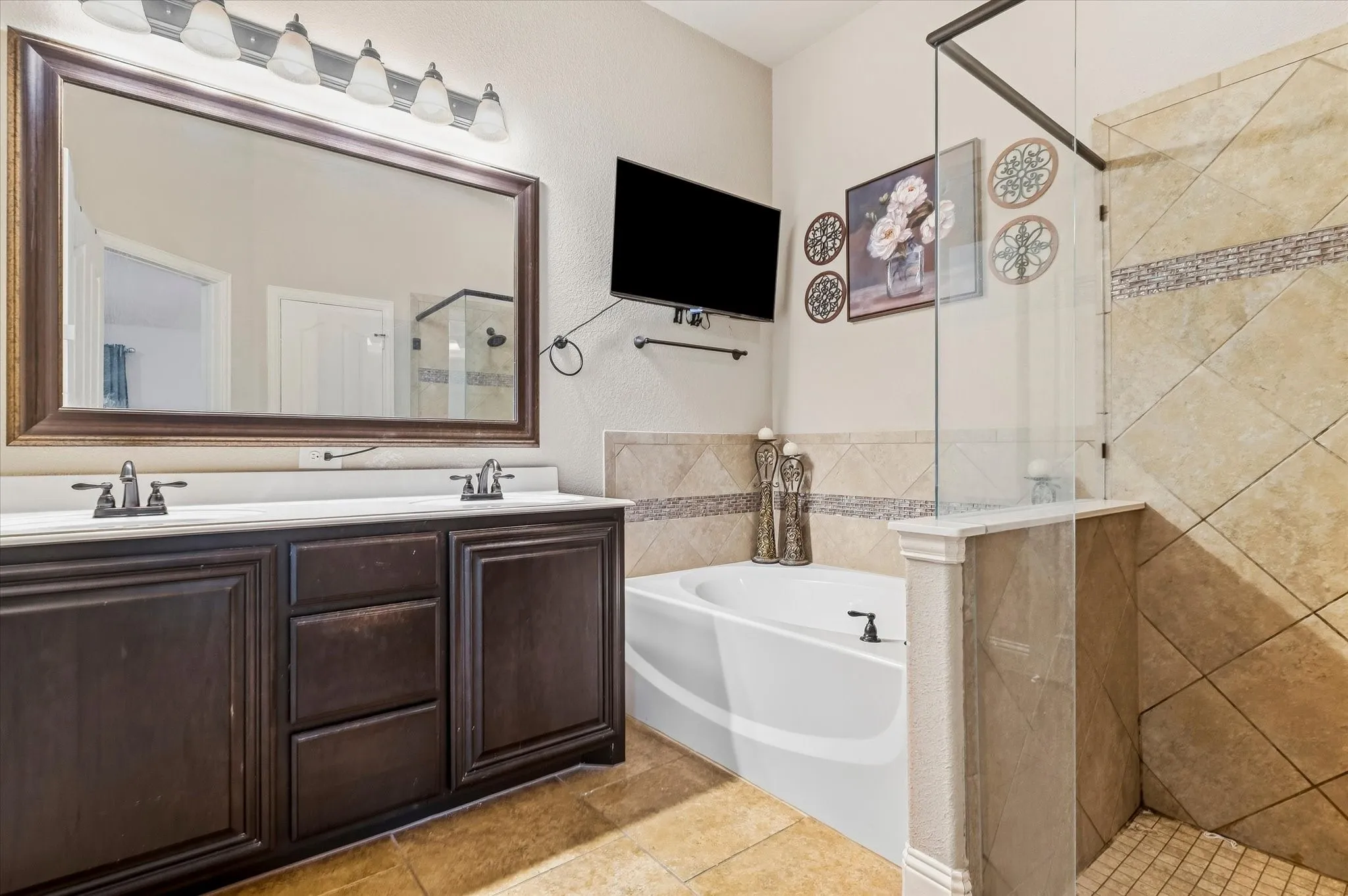 Single Family Residence For Sale in Tarrant County , 4336 Sweet Clover Lane, Fort Worth, Texas 76036, 5 Bedroom, 3 Bathroom, 2 Garage spaces, 2,490 Sqft, built in 2015, mls#21379019, Real Estate Agent in Fort Worth, Homes For Sale in Tarrant county, Homes For Sale in Fort Worth, Realtor in Fort Worth Texas, Real Estate Brokerage Independent Realty Texas, Luminita Cordes Realtor